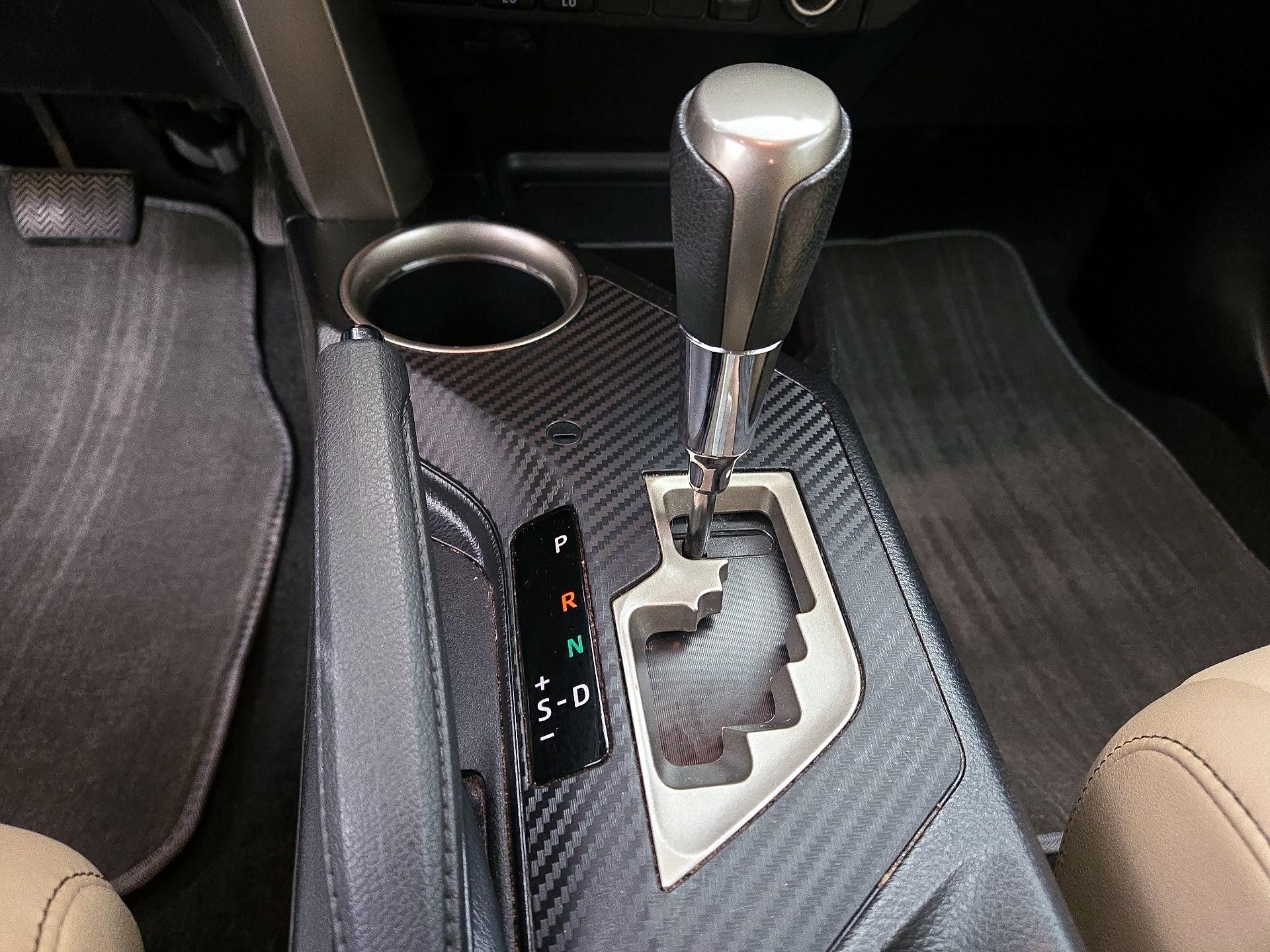 Thumbnail: 2014 Toyota RAV4 - 17