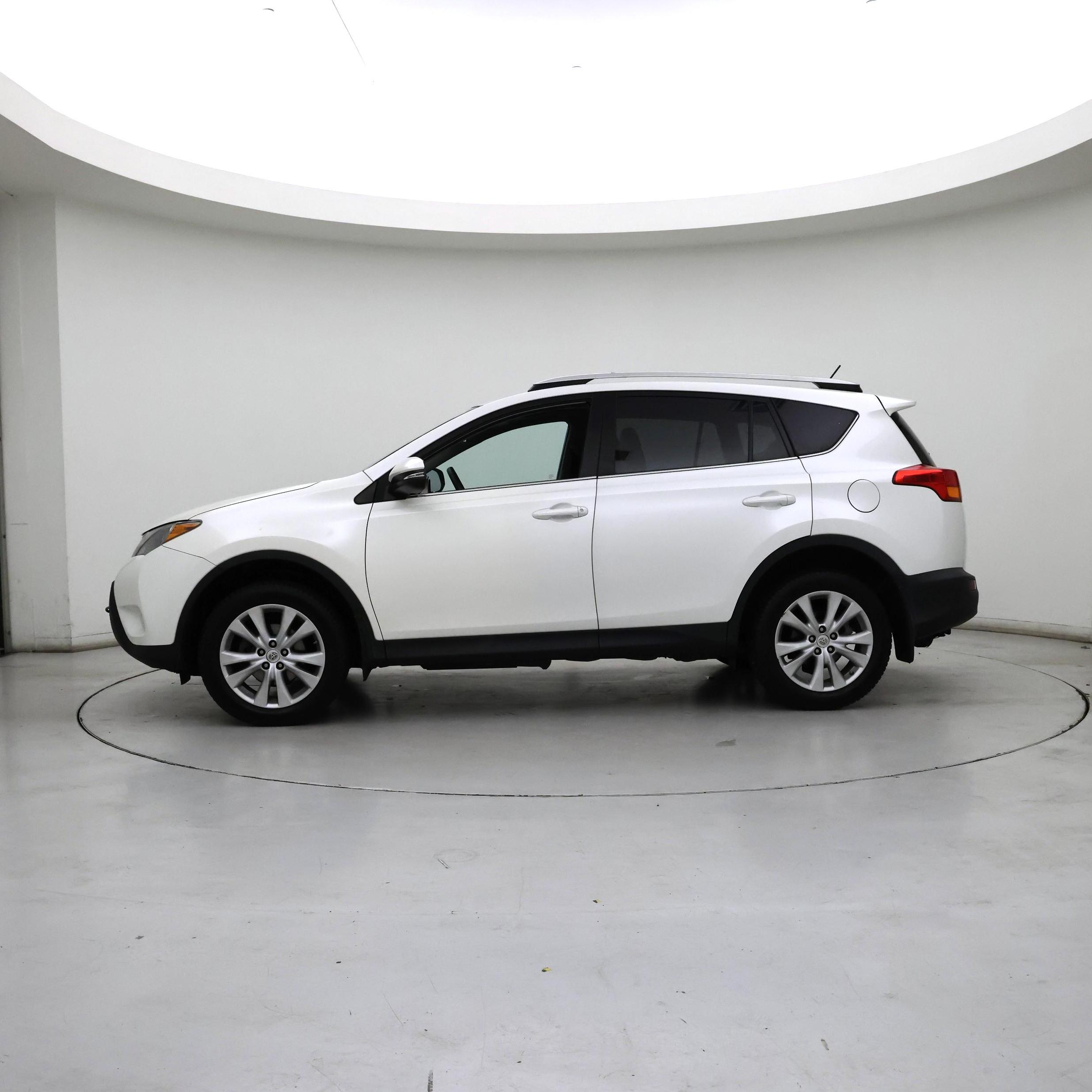 Thumbnail: 2014 Toyota RAV4 - 3