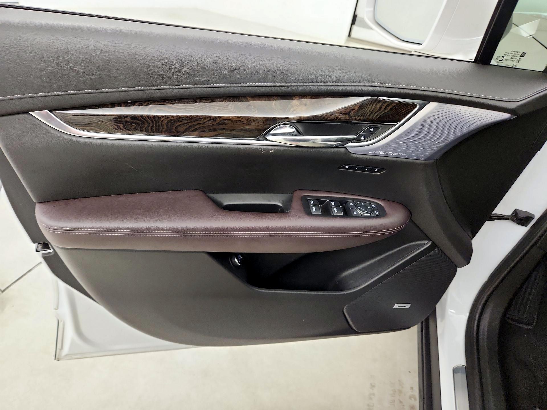 Thumbnail: 2020 Cadillac XT6 - 12