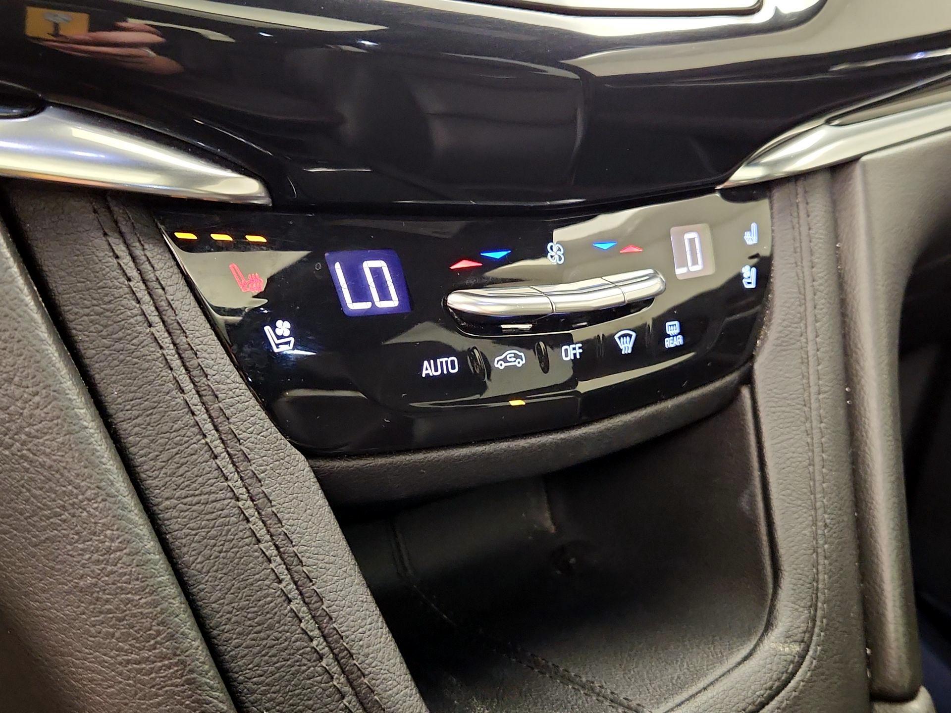 Thumbnail: 2020 Cadillac XT6 - 17
