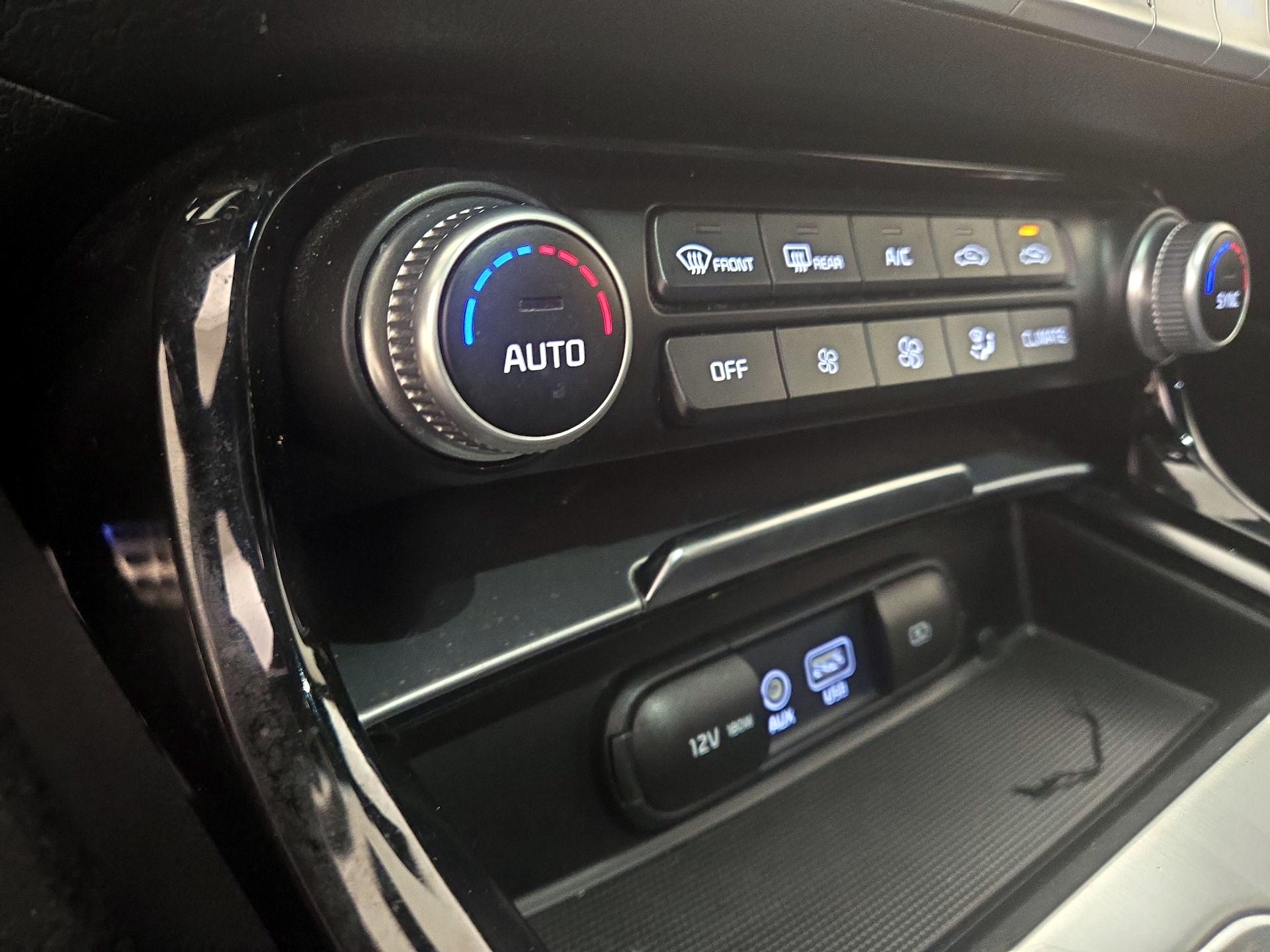 Thumbnail: 2019 Kia Stinger - 16