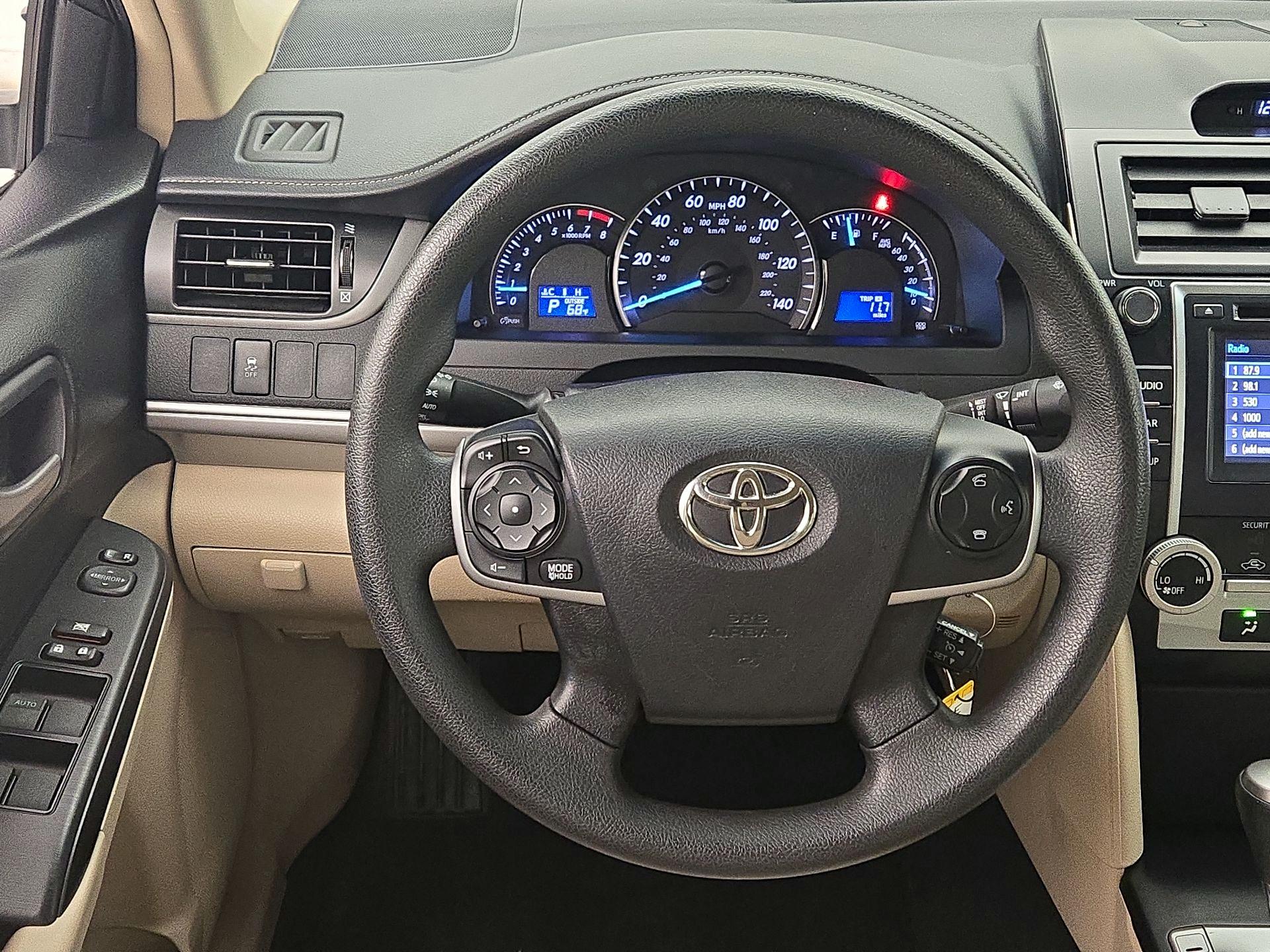Thumbnail: 2014 Toyota Camry - 10