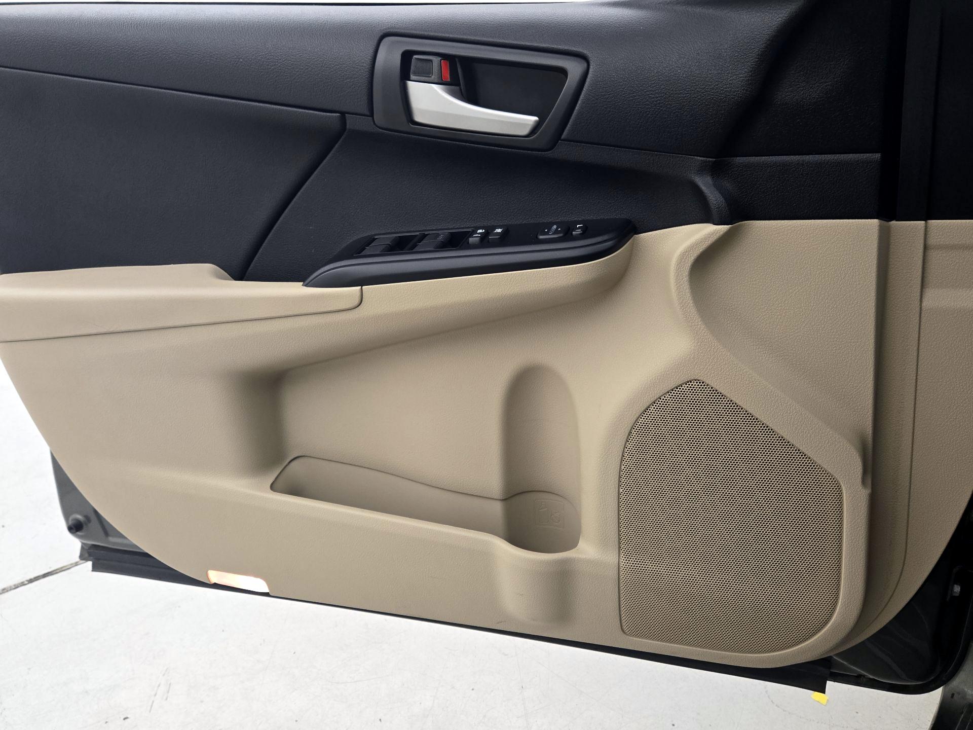 Thumbnail: 2014 Toyota Camry - 12