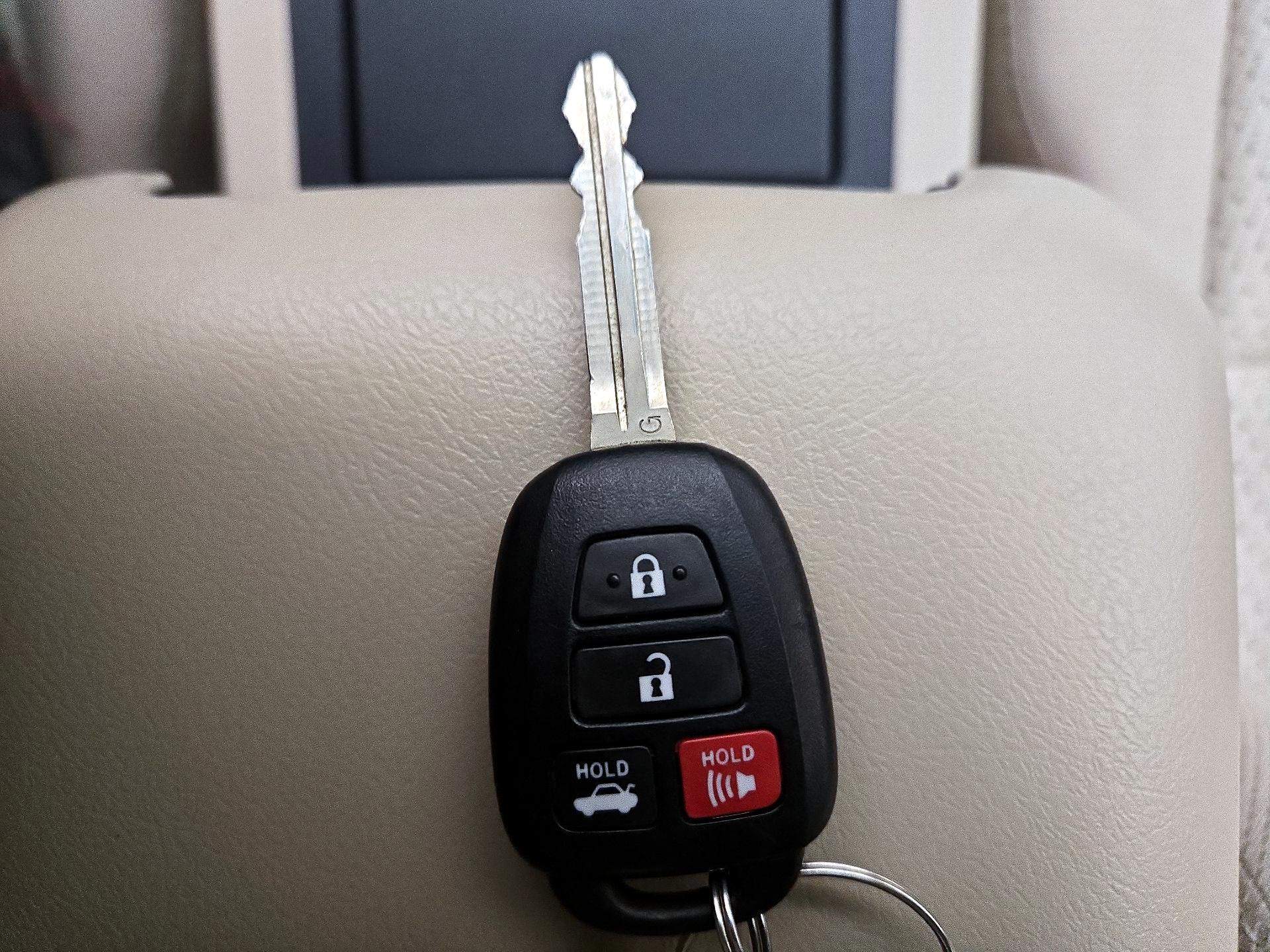 Thumbnail: 2014 Toyota Camry - 20