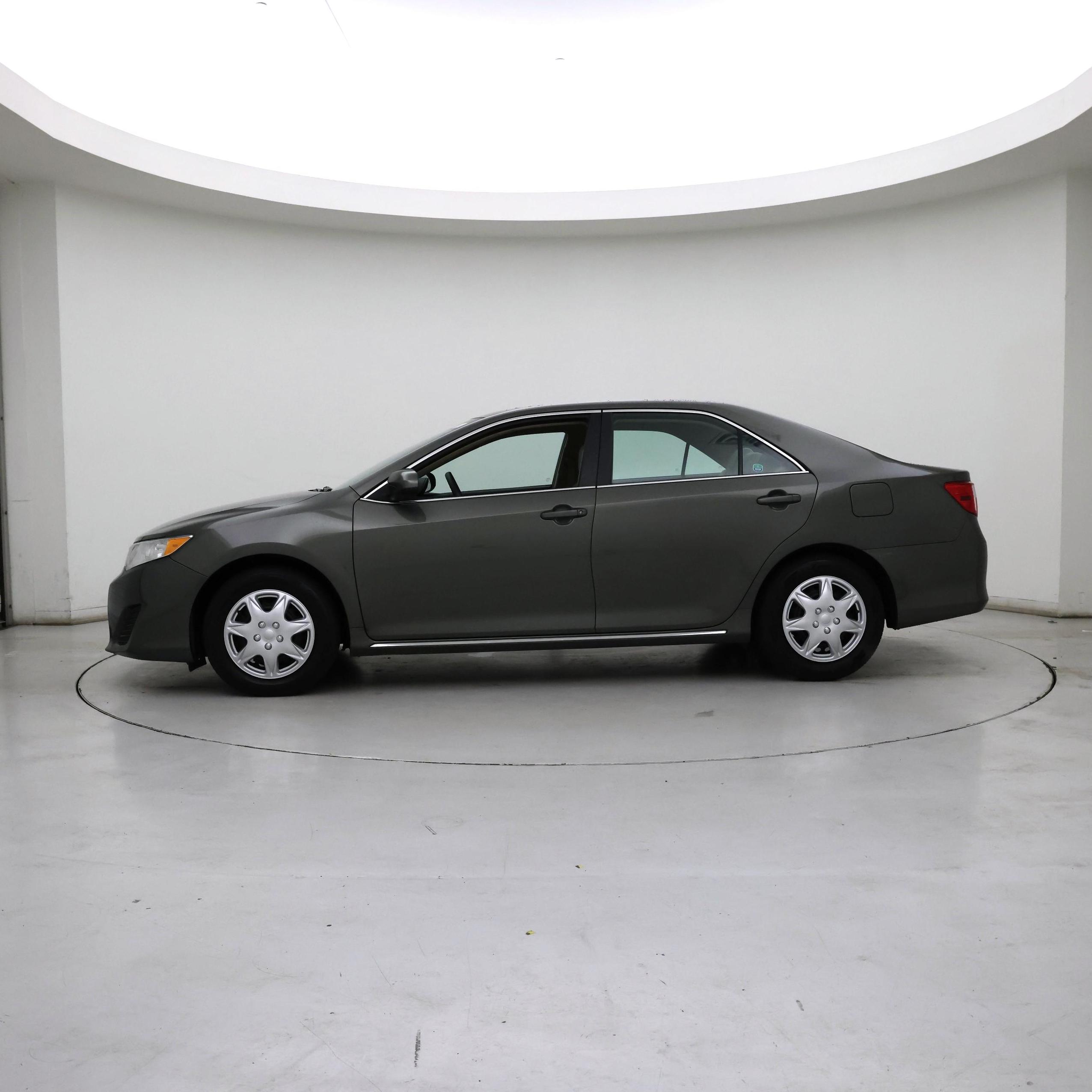 Thumbnail: 2014 Toyota Camry - 3