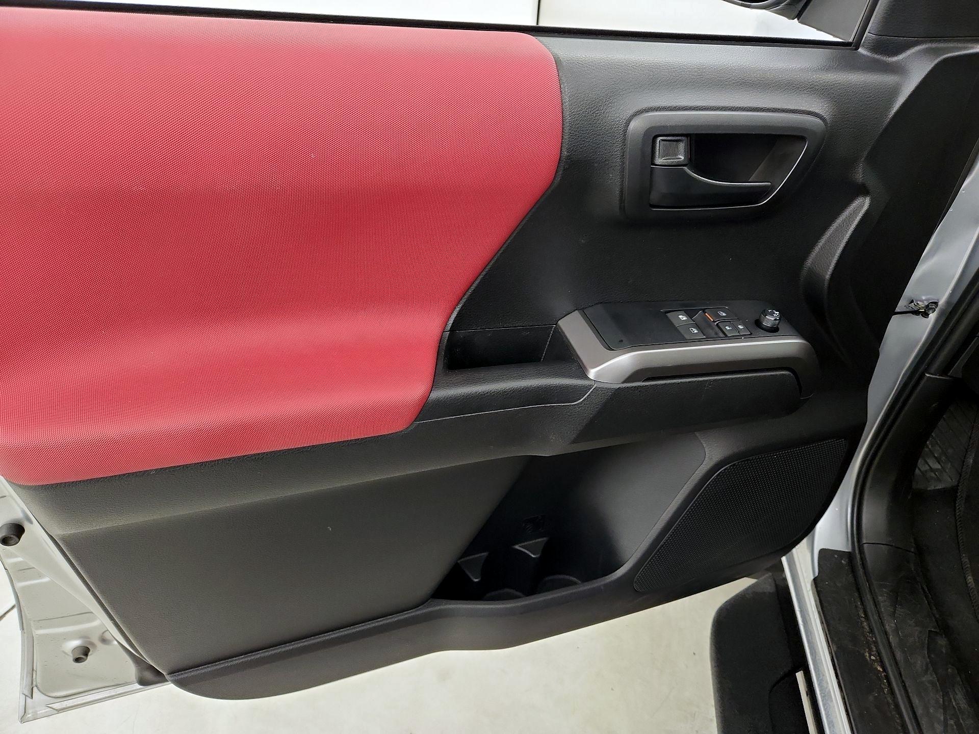Thumbnail: 2022 Toyota Tacoma - 12