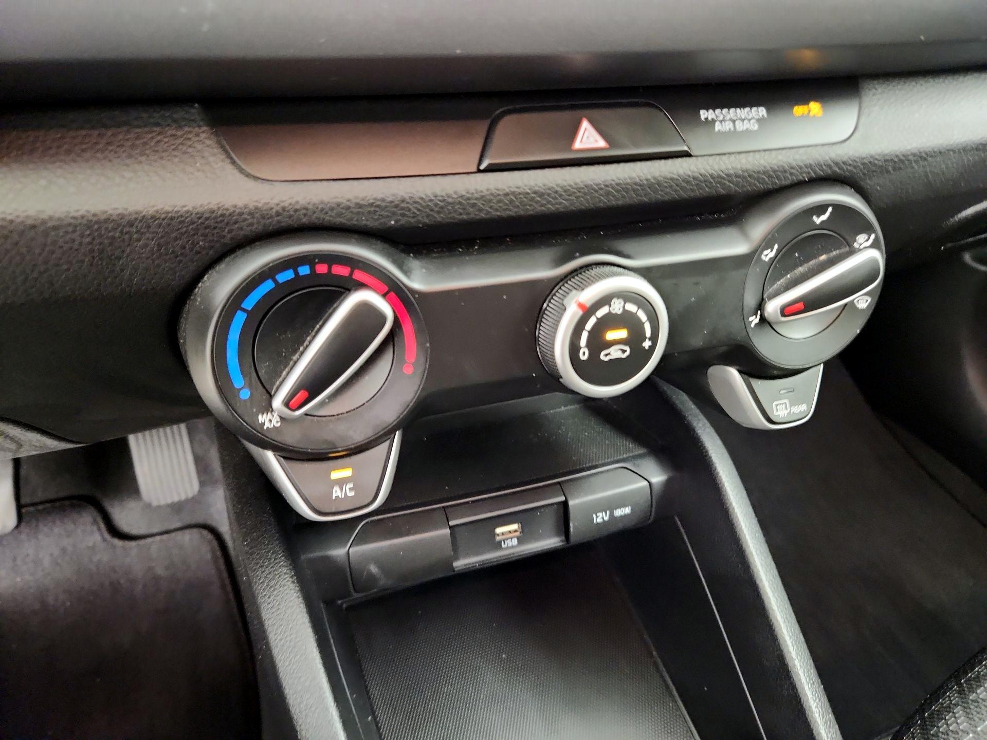 Thumbnail: 2022 Kia Rio - 16
