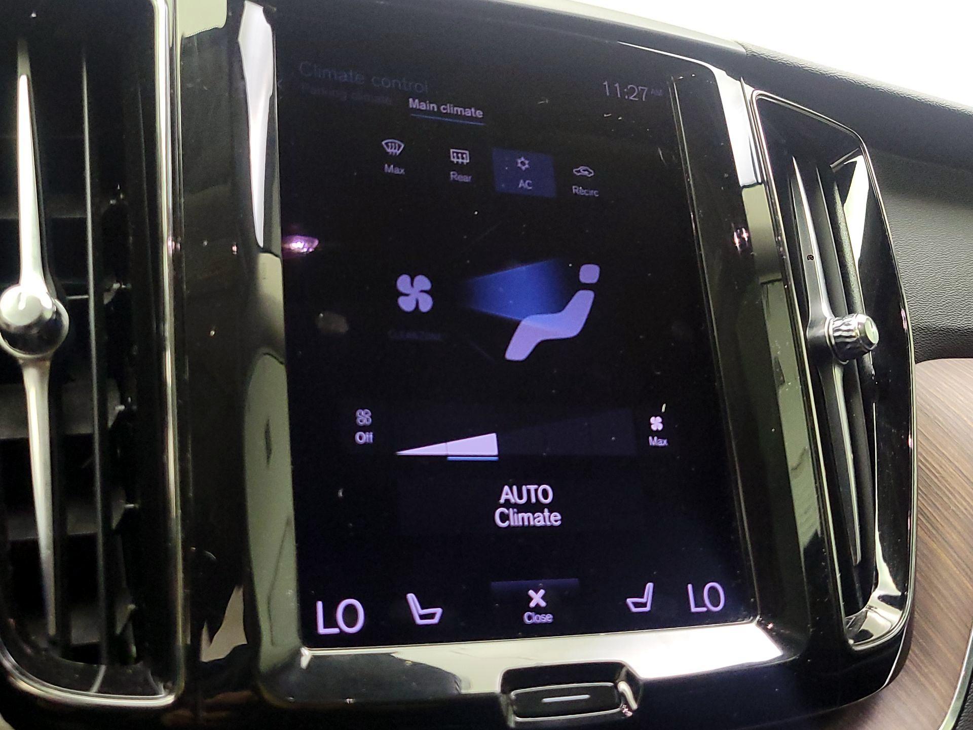 Thumbnail: 2021 Volvo XC60 - 17