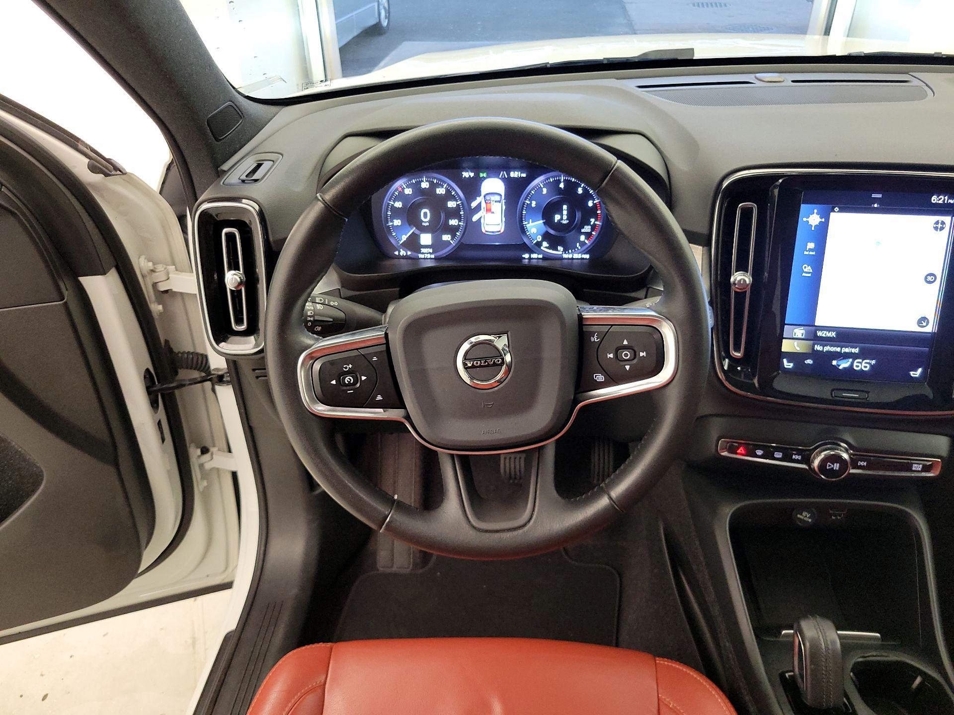 Thumbnail: 2020 Volvo XC40 - 10