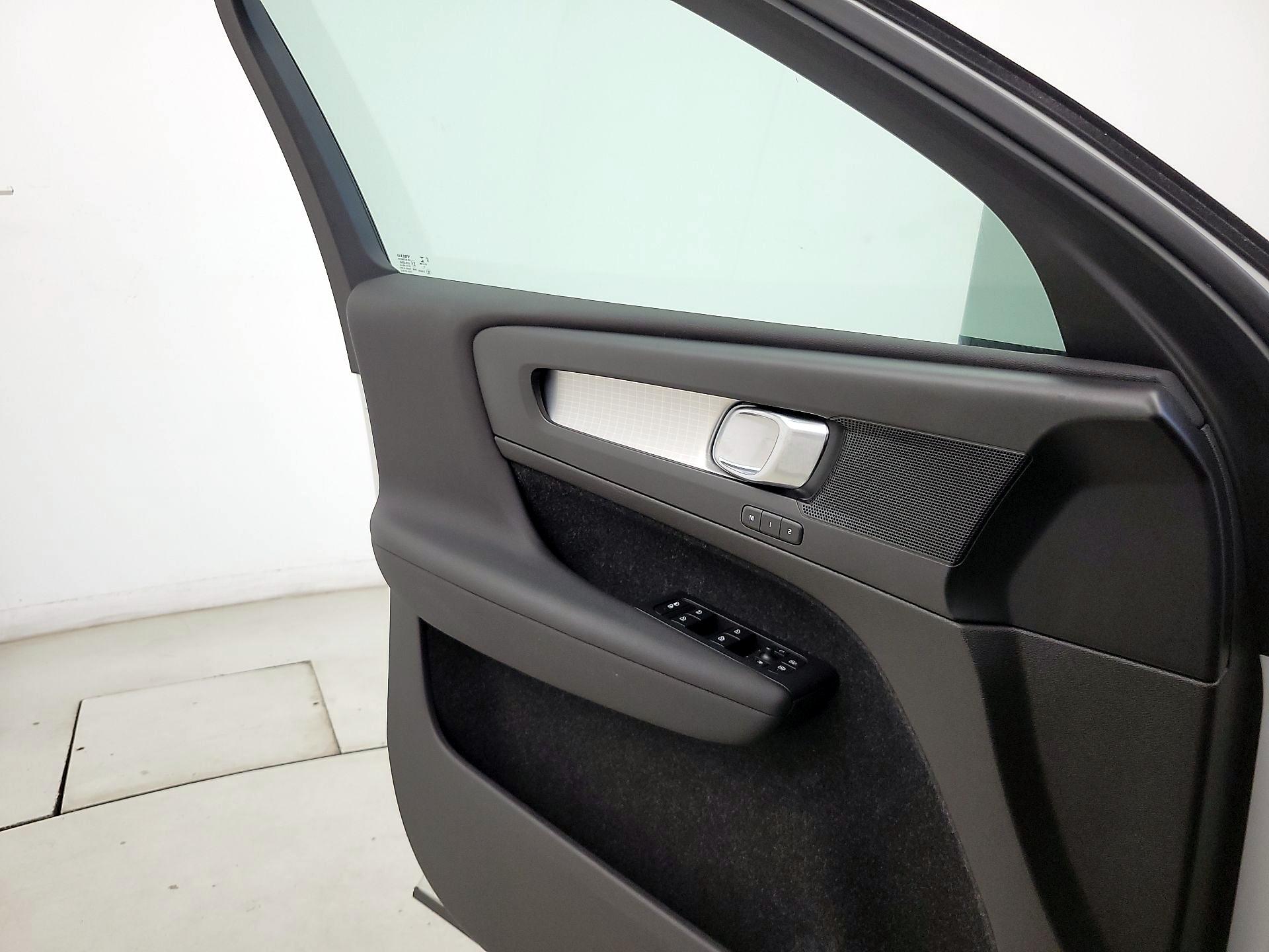 Thumbnail: 2020 Volvo XC40 - 12