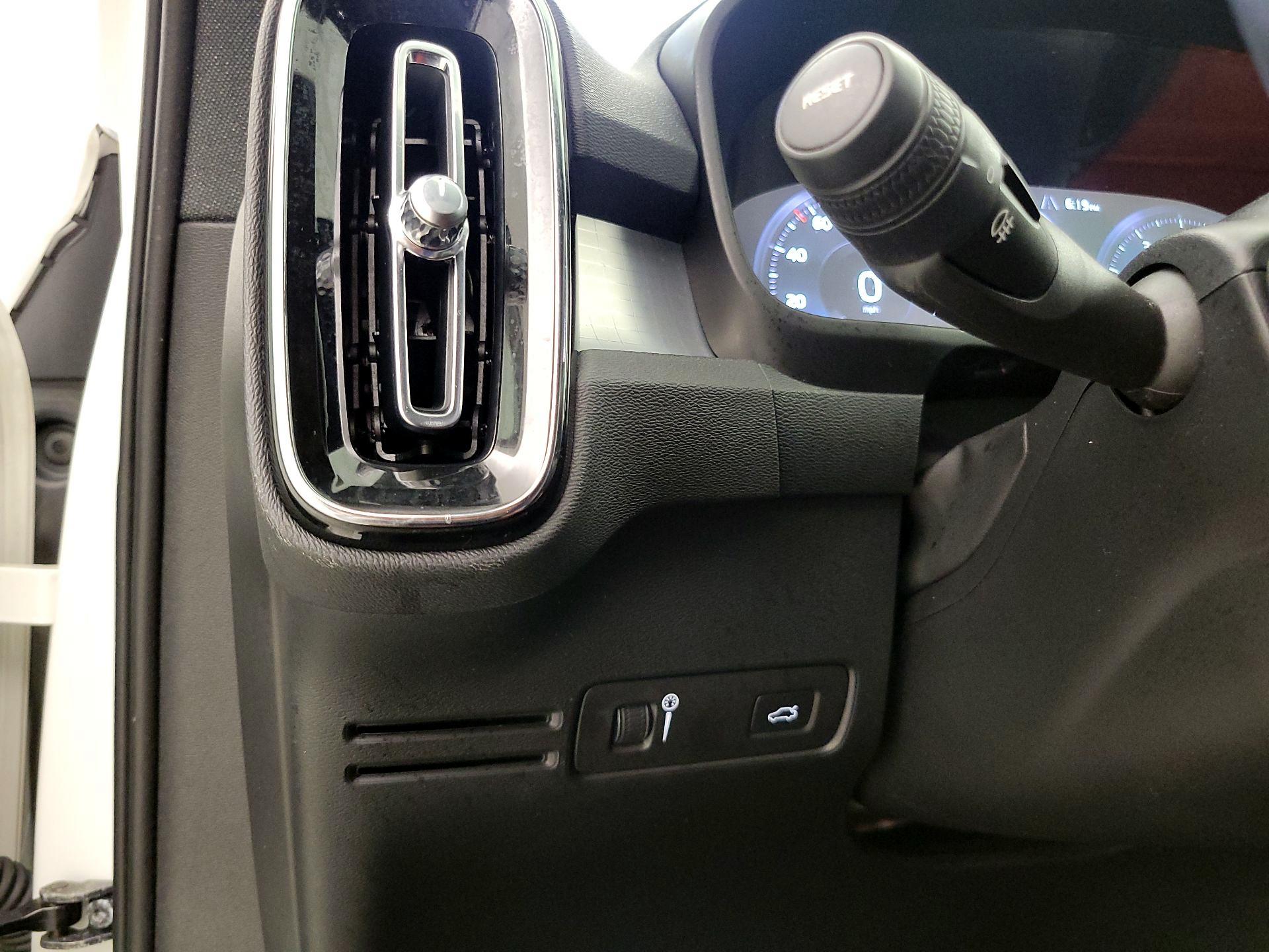 Thumbnail: 2020 Volvo XC40 - 13