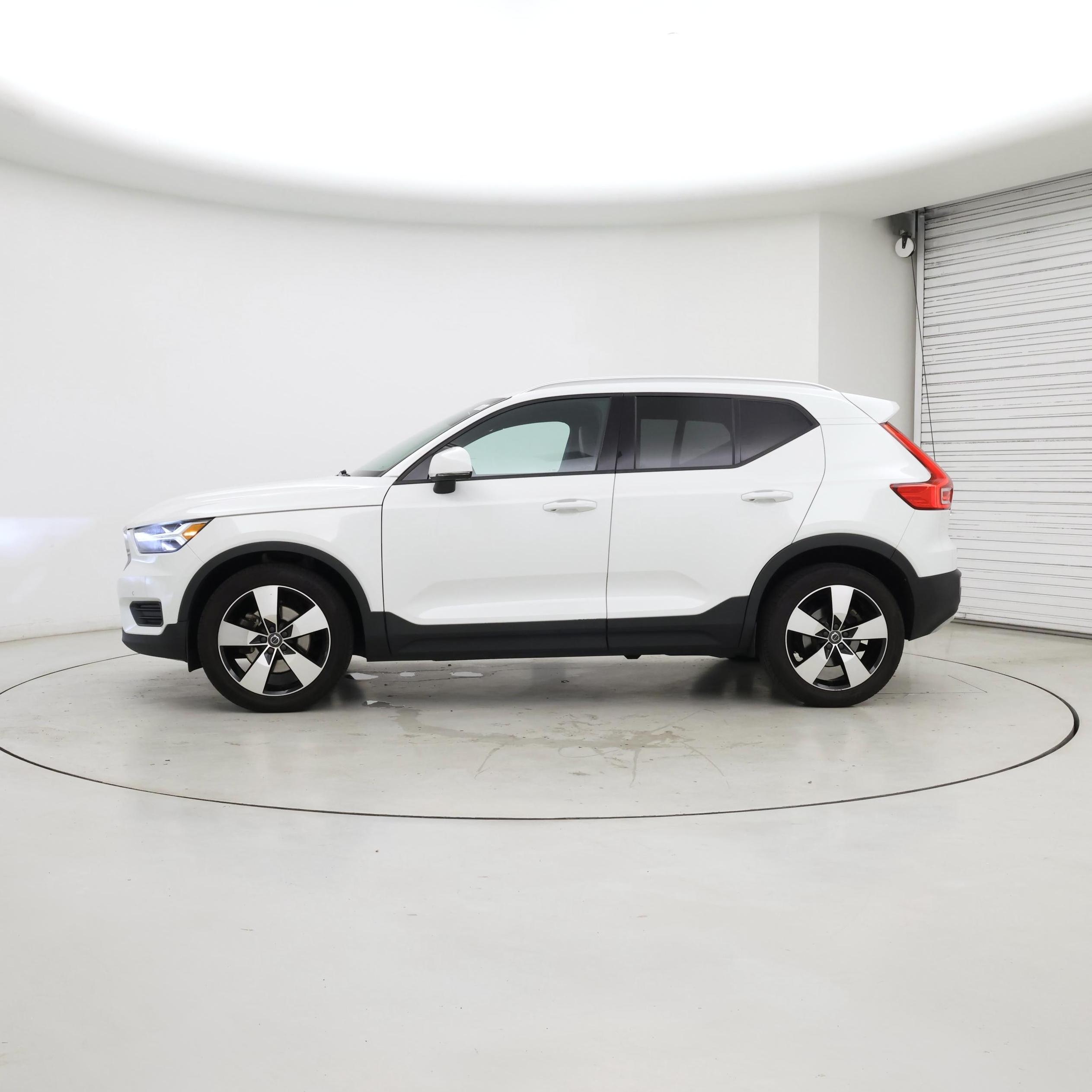 Thumbnail: 2020 Volvo XC40 - 3