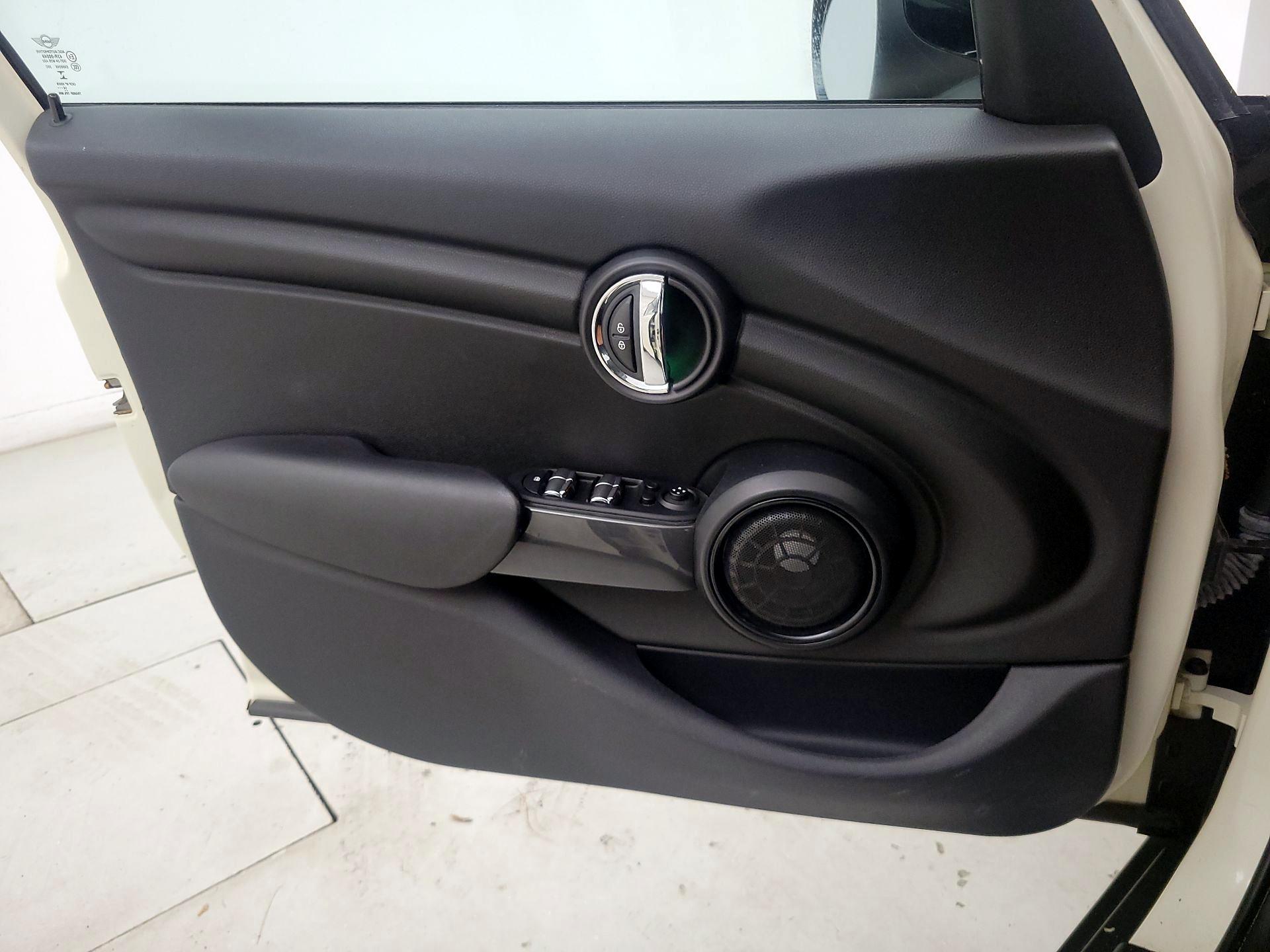 Thumbnail: 2015 MINI Cooper Hardtop - 12