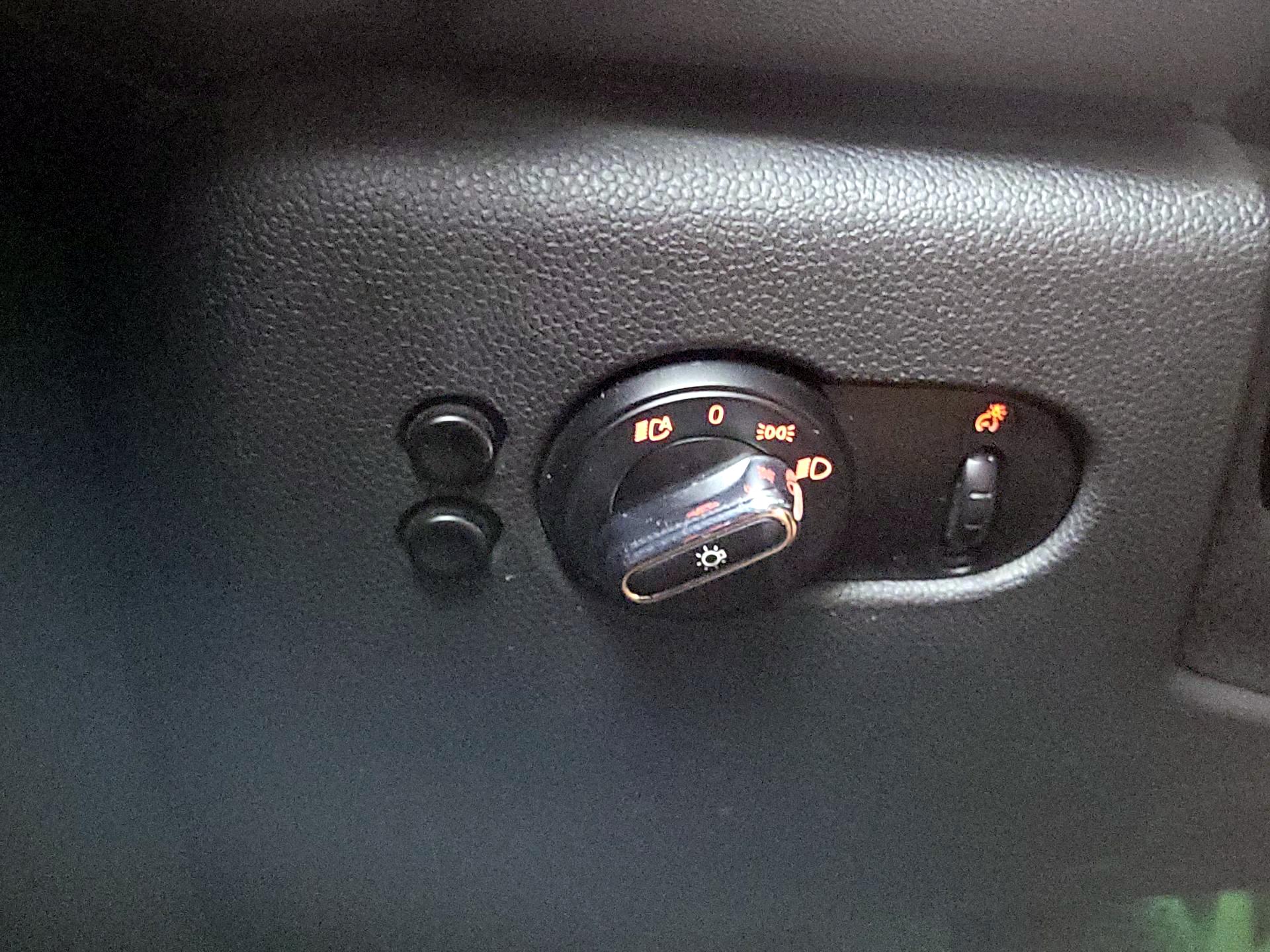 Thumbnail: 2015 MINI Cooper Hardtop - 13