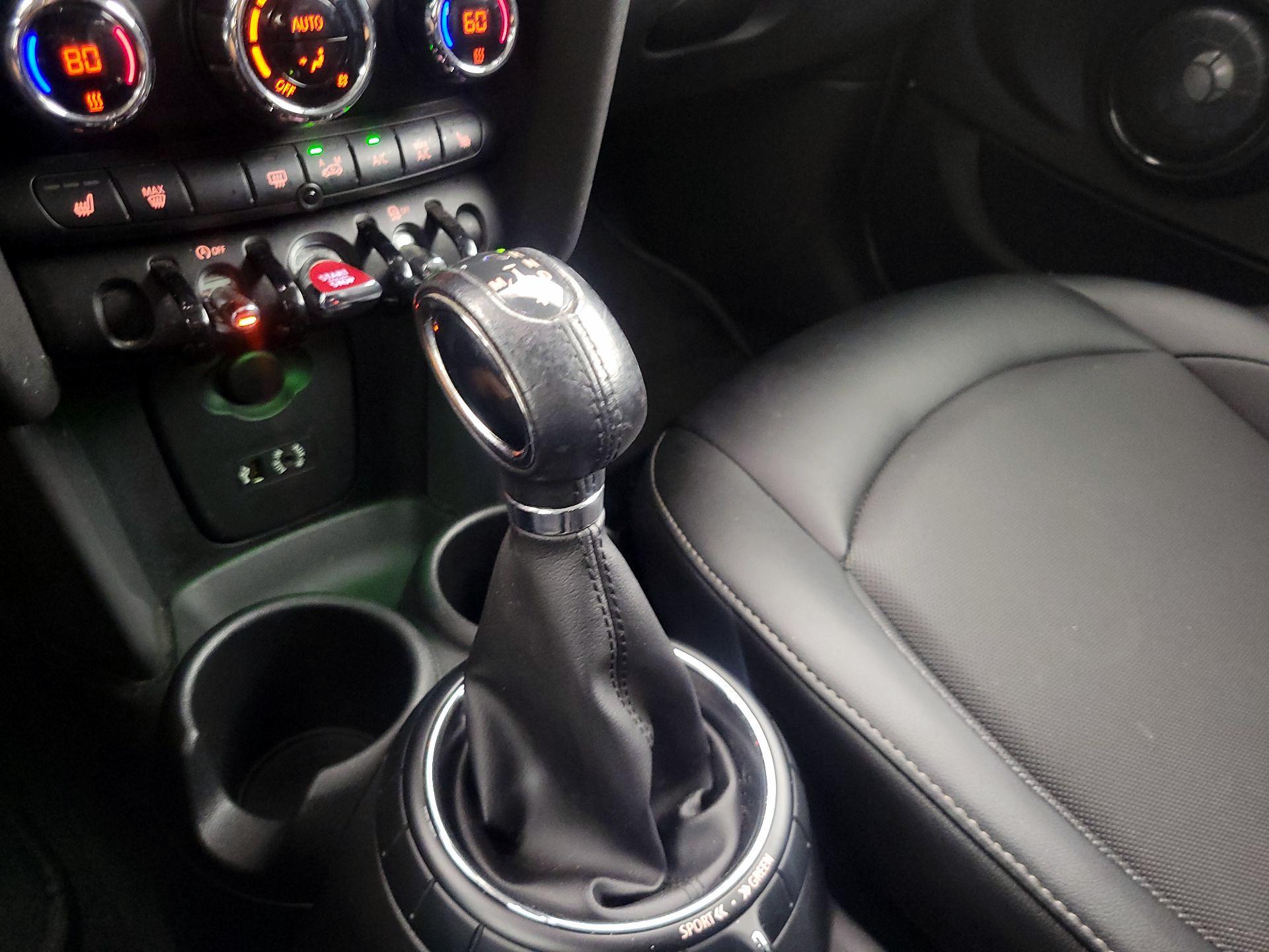 Thumbnail: 2015 MINI Cooper Hardtop - 16