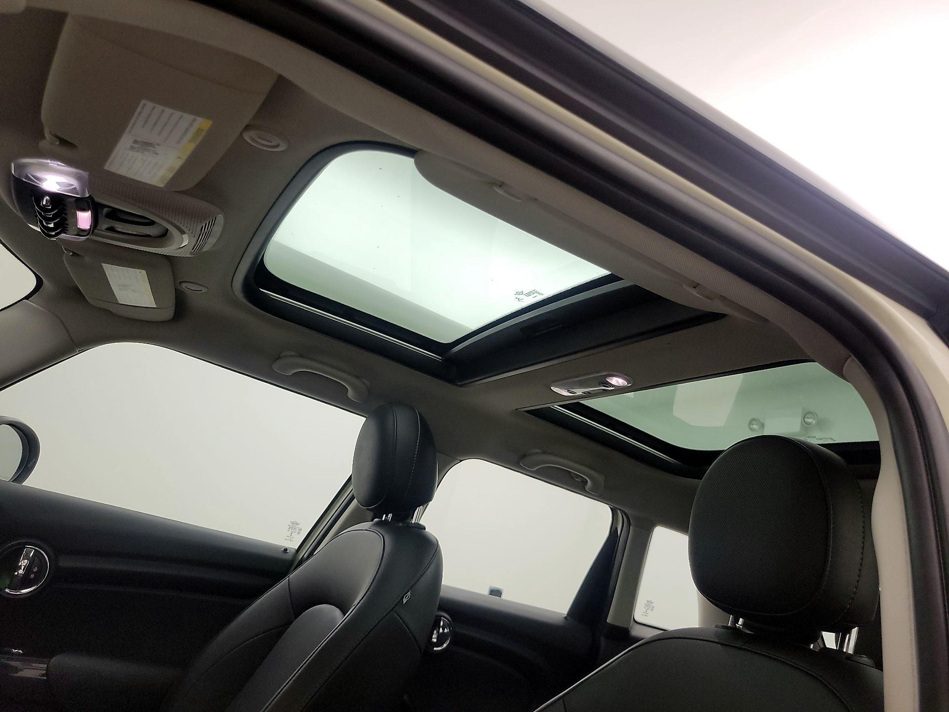Thumbnail: 2015 MINI Cooper Hardtop - 18