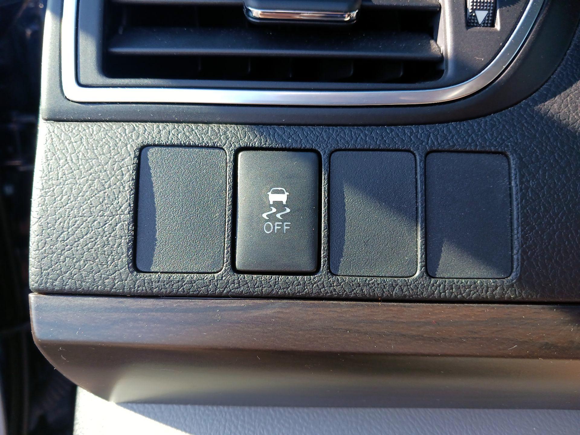 Thumbnail: 2017 Toyota Camry - 11