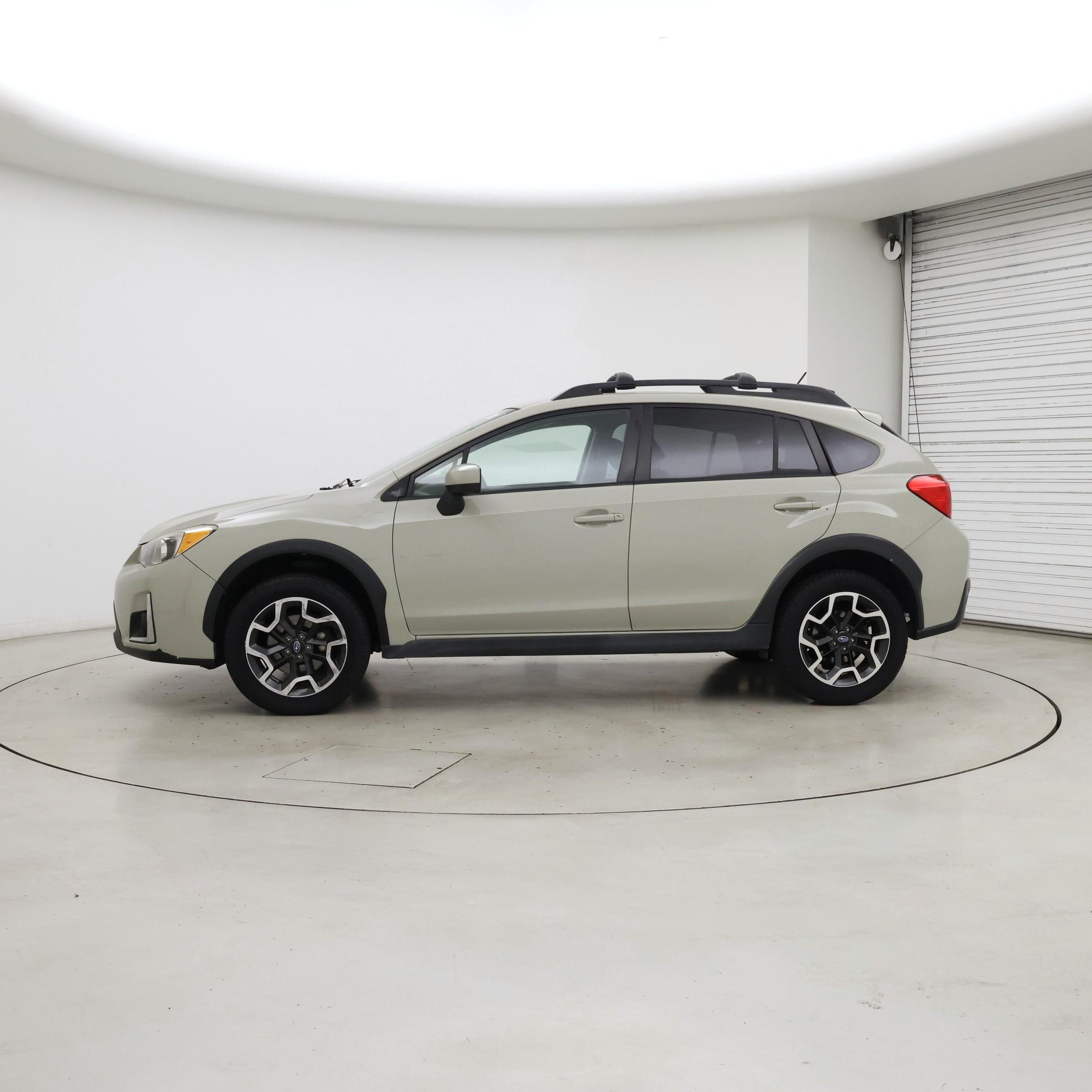 Thumbnail: 2017 Subaru Crosstrek - 3