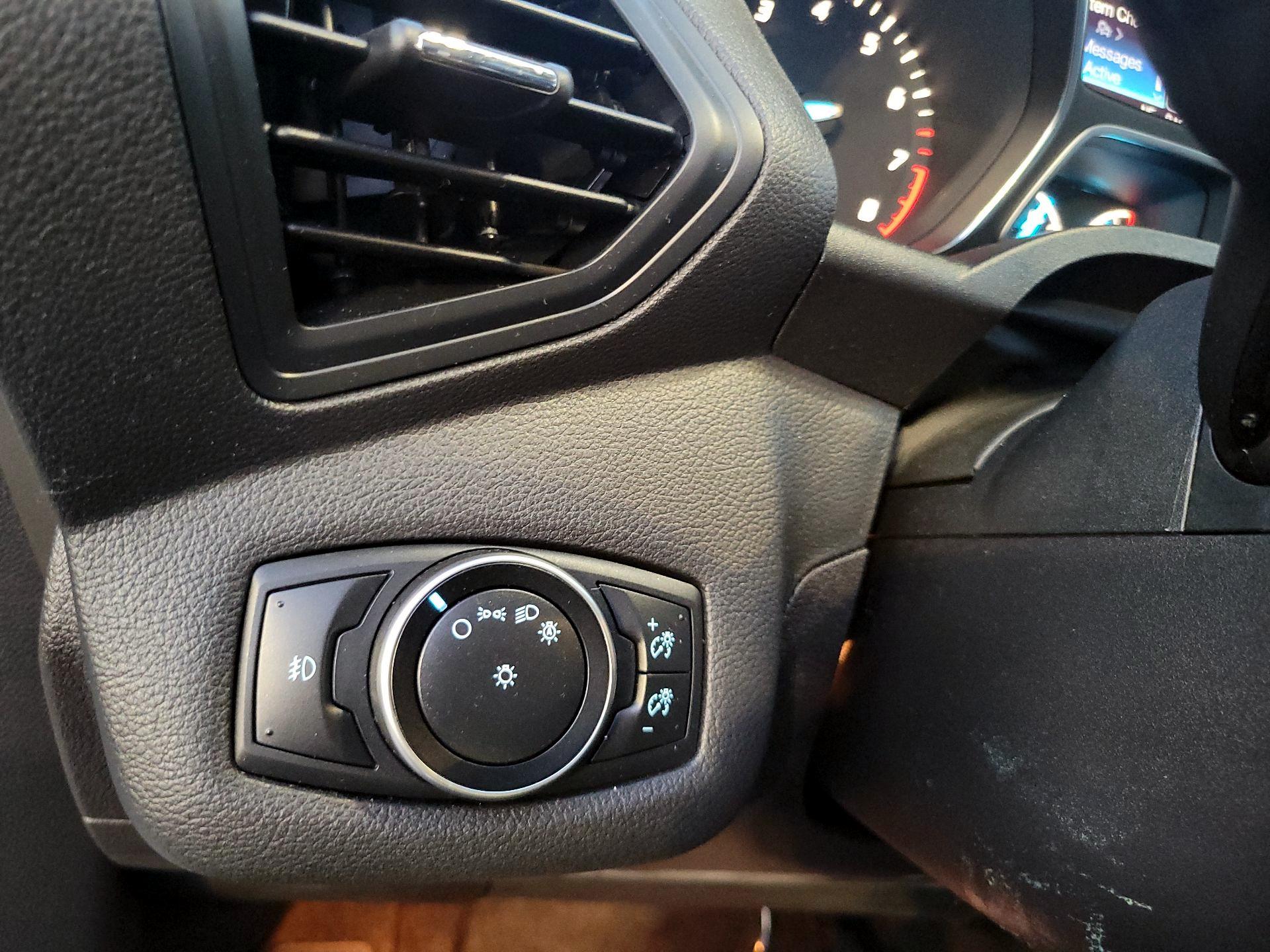 Thumbnail: 2015 Ford Escape - 11
