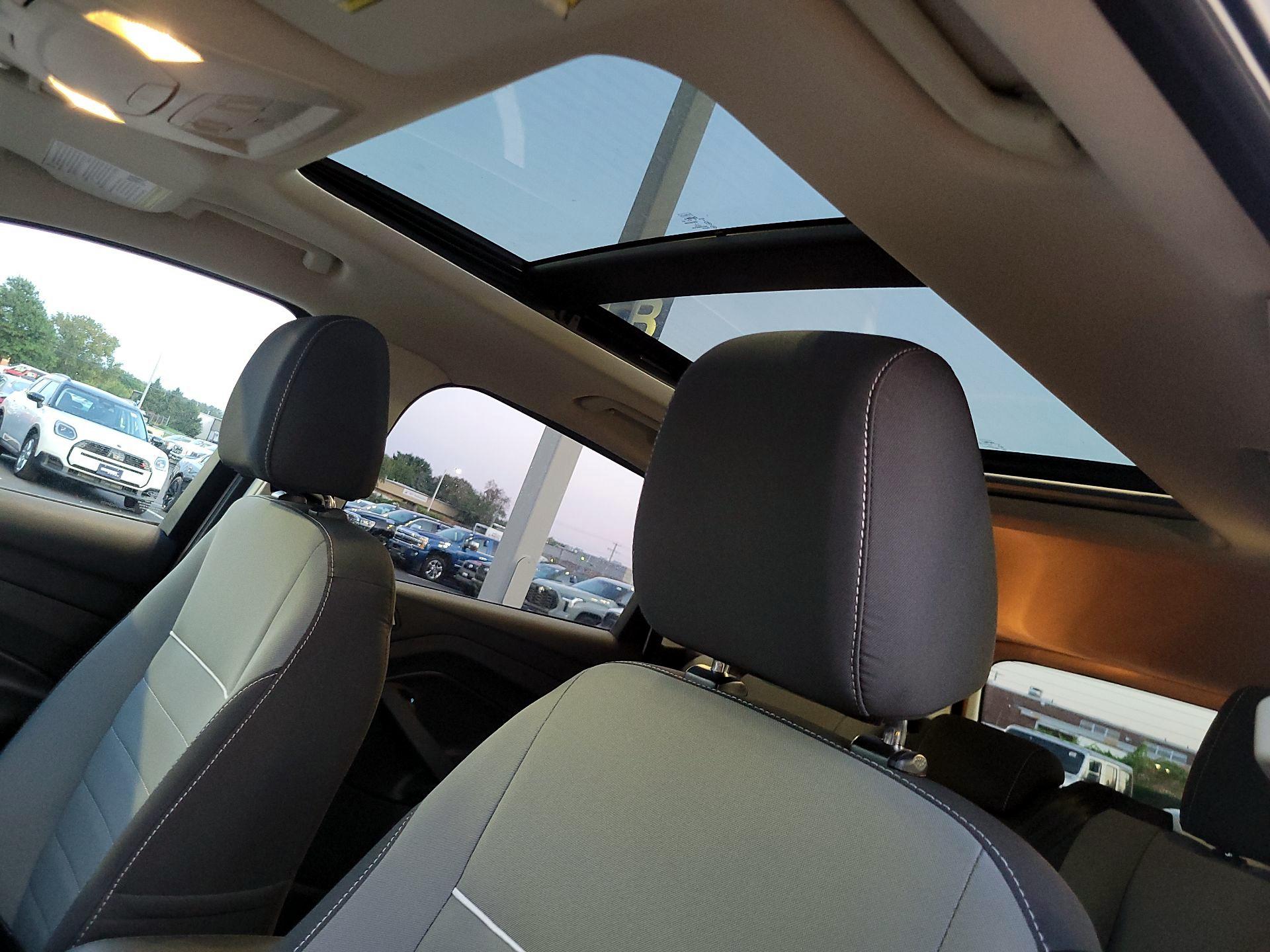 Thumbnail: 2015 Ford Escape - 17