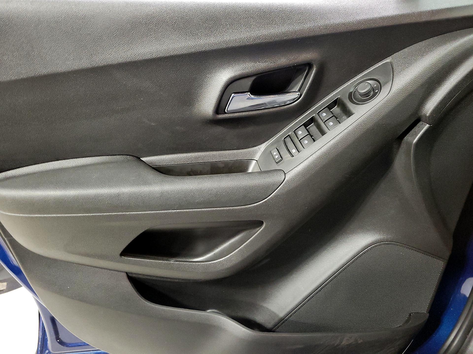 Thumbnail: 2020 Chevrolet Trax - 12