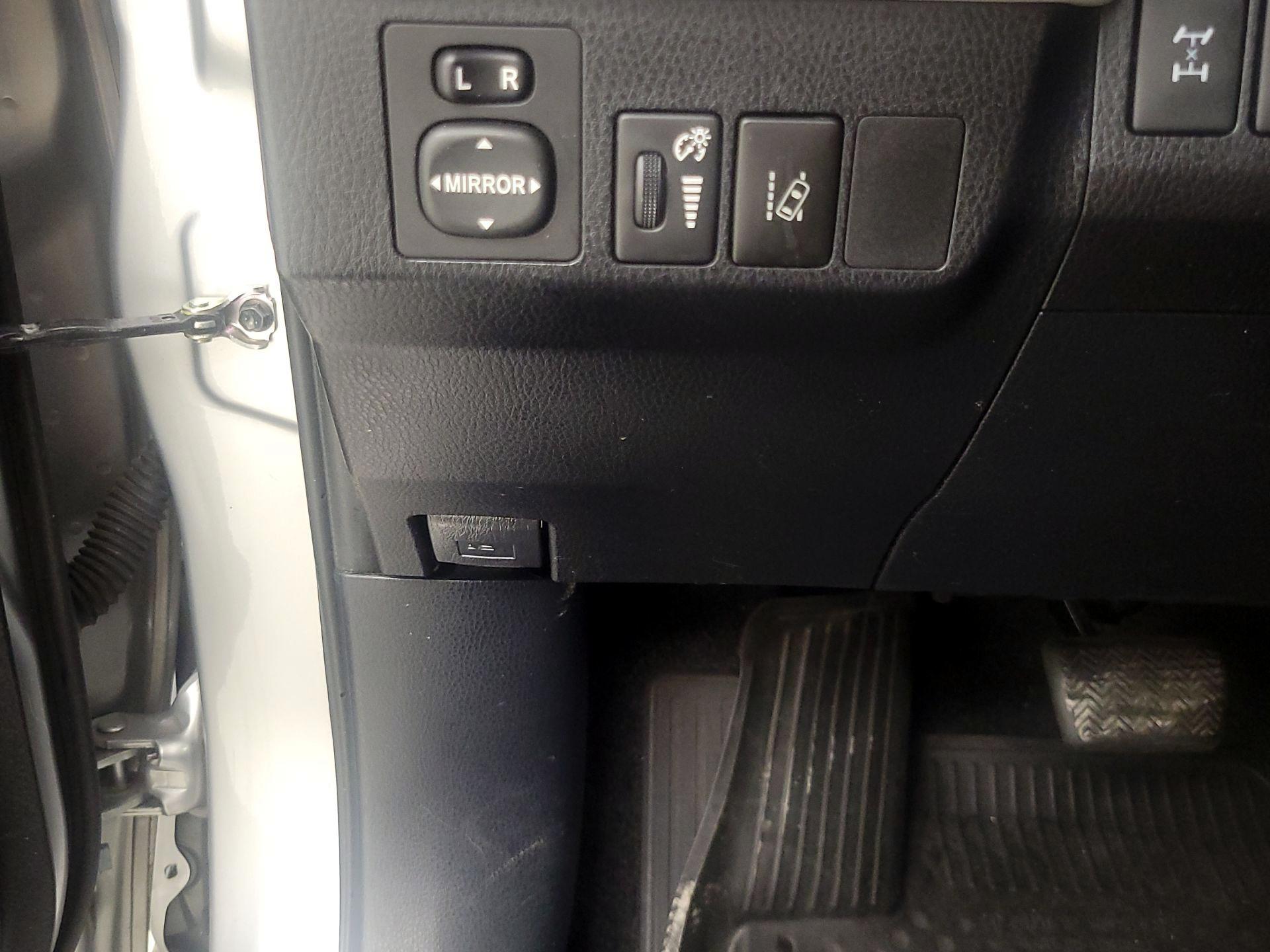 Thumbnail: 2018 Toyota RAV4 - 13