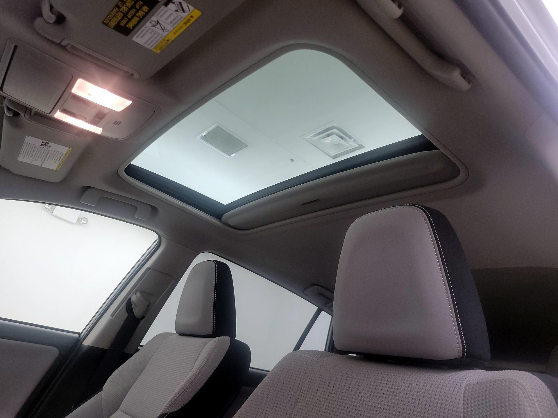 Thumbnail: 2018 Toyota RAV4 - 19