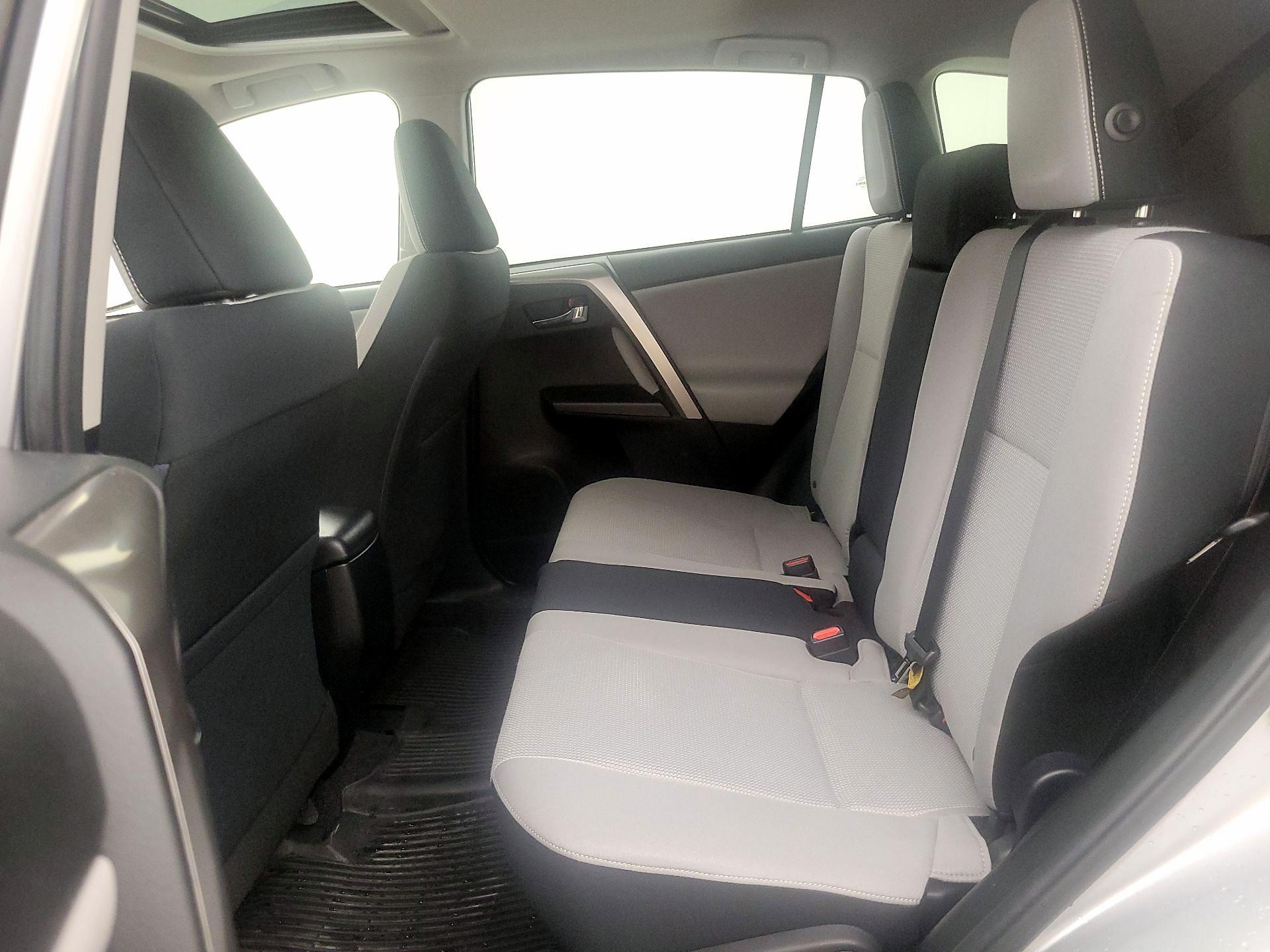 Thumbnail: 2018 Toyota RAV4 - 20