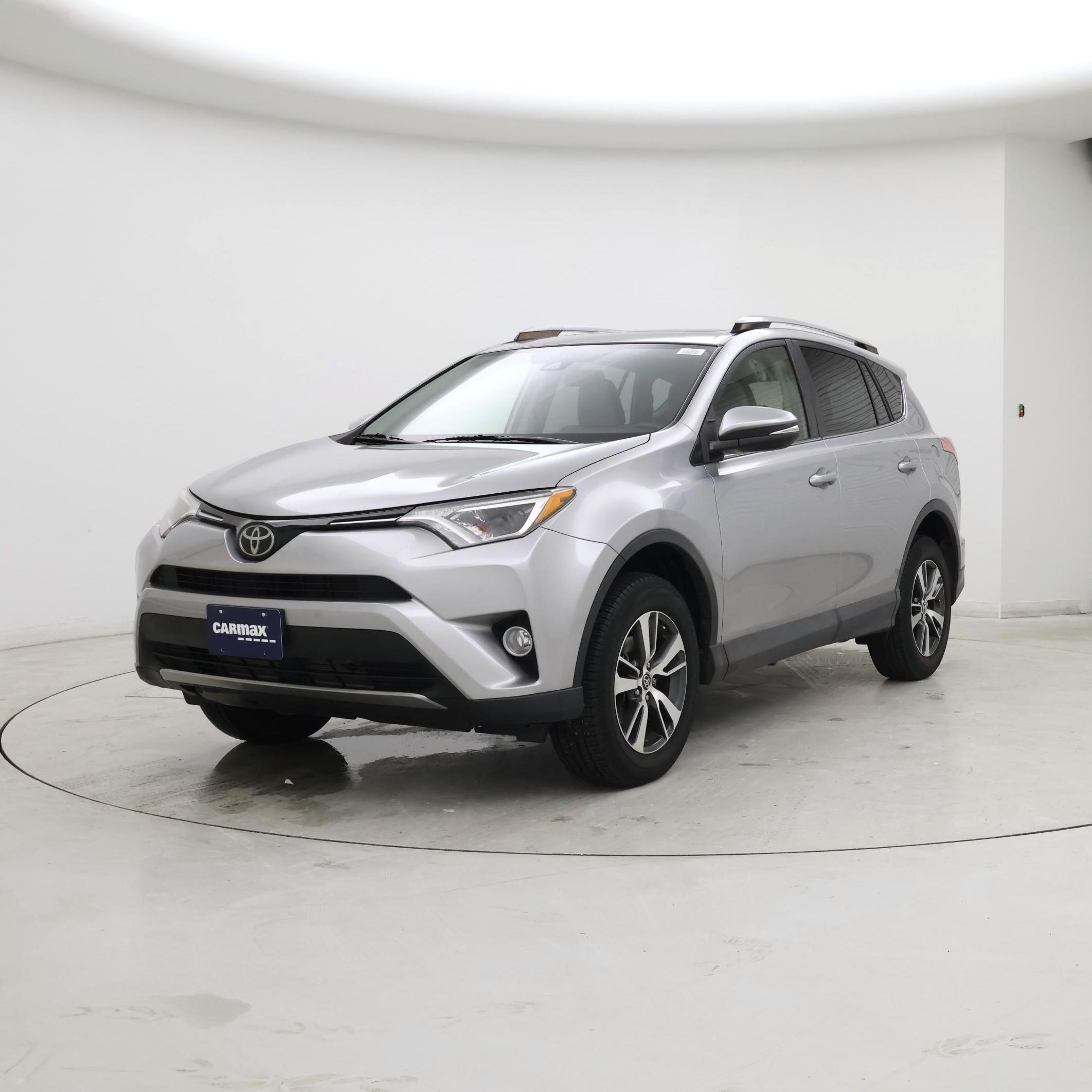 Thumbnail: 2018 Toyota RAV4 - 4
