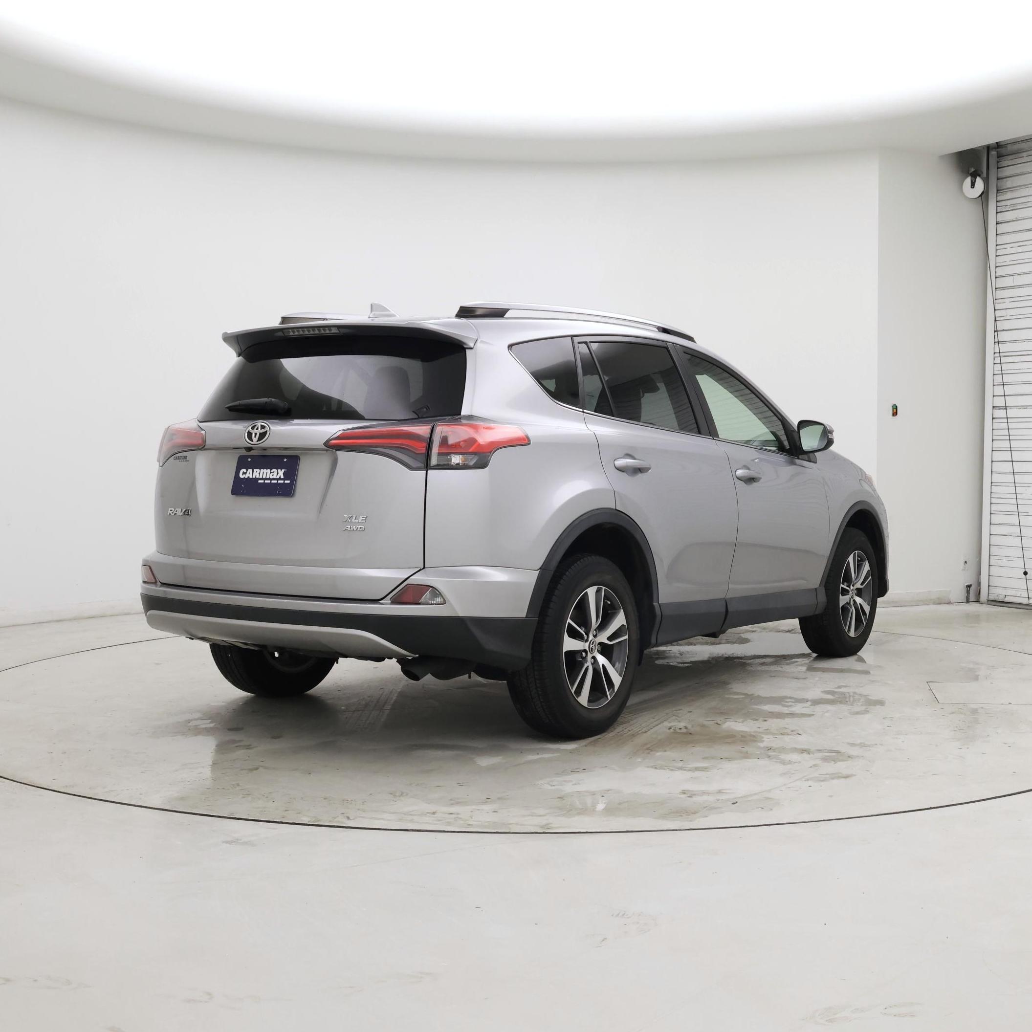 Thumbnail: 2018 Toyota RAV4 - 8