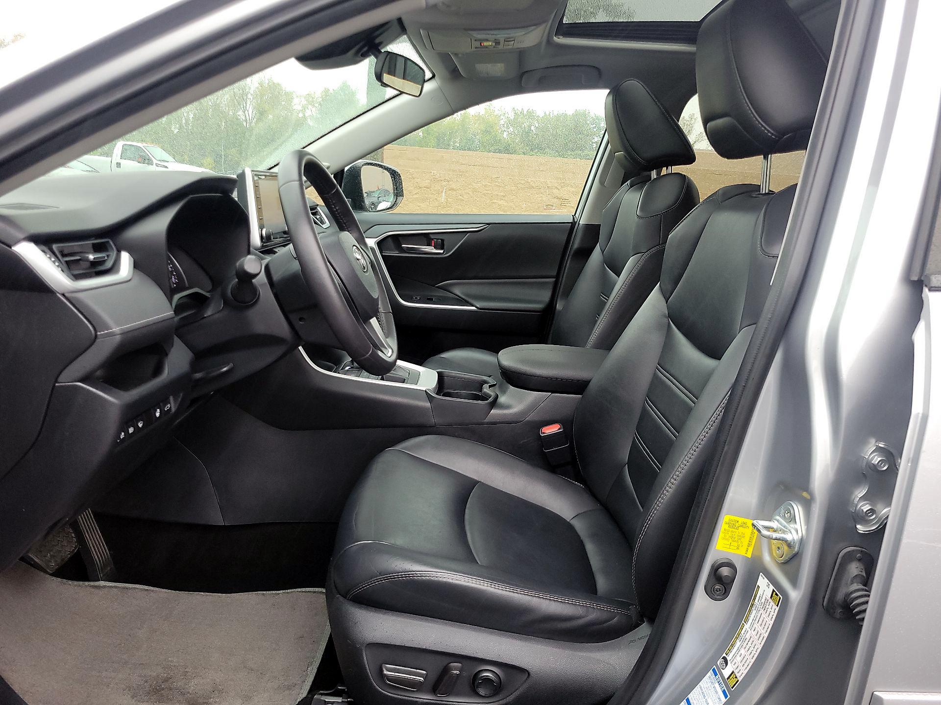 Thumbnail: 2019 Toyota RAV4 - 9