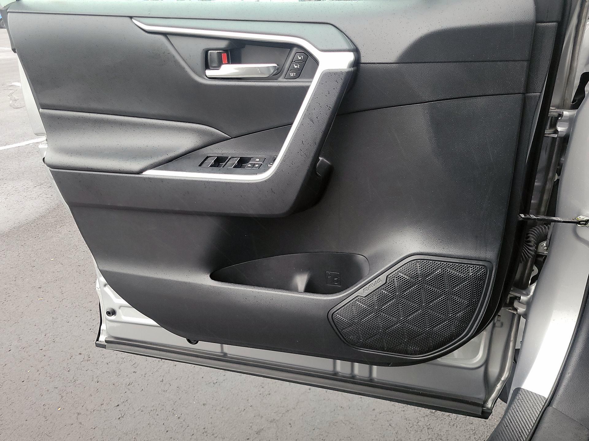 Thumbnail: 2019 Toyota RAV4 - 10