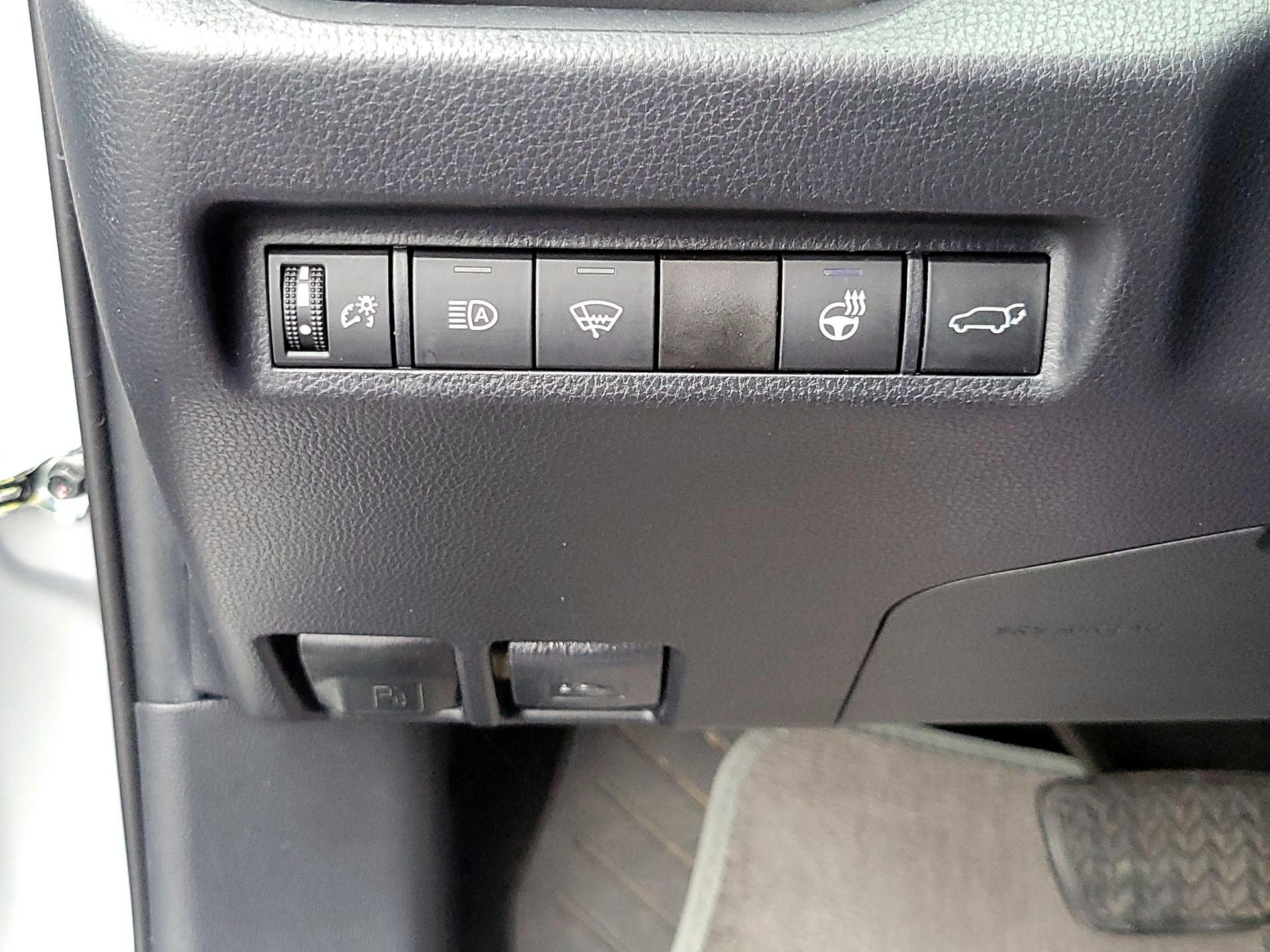 Thumbnail: 2019 Toyota RAV4 - 11