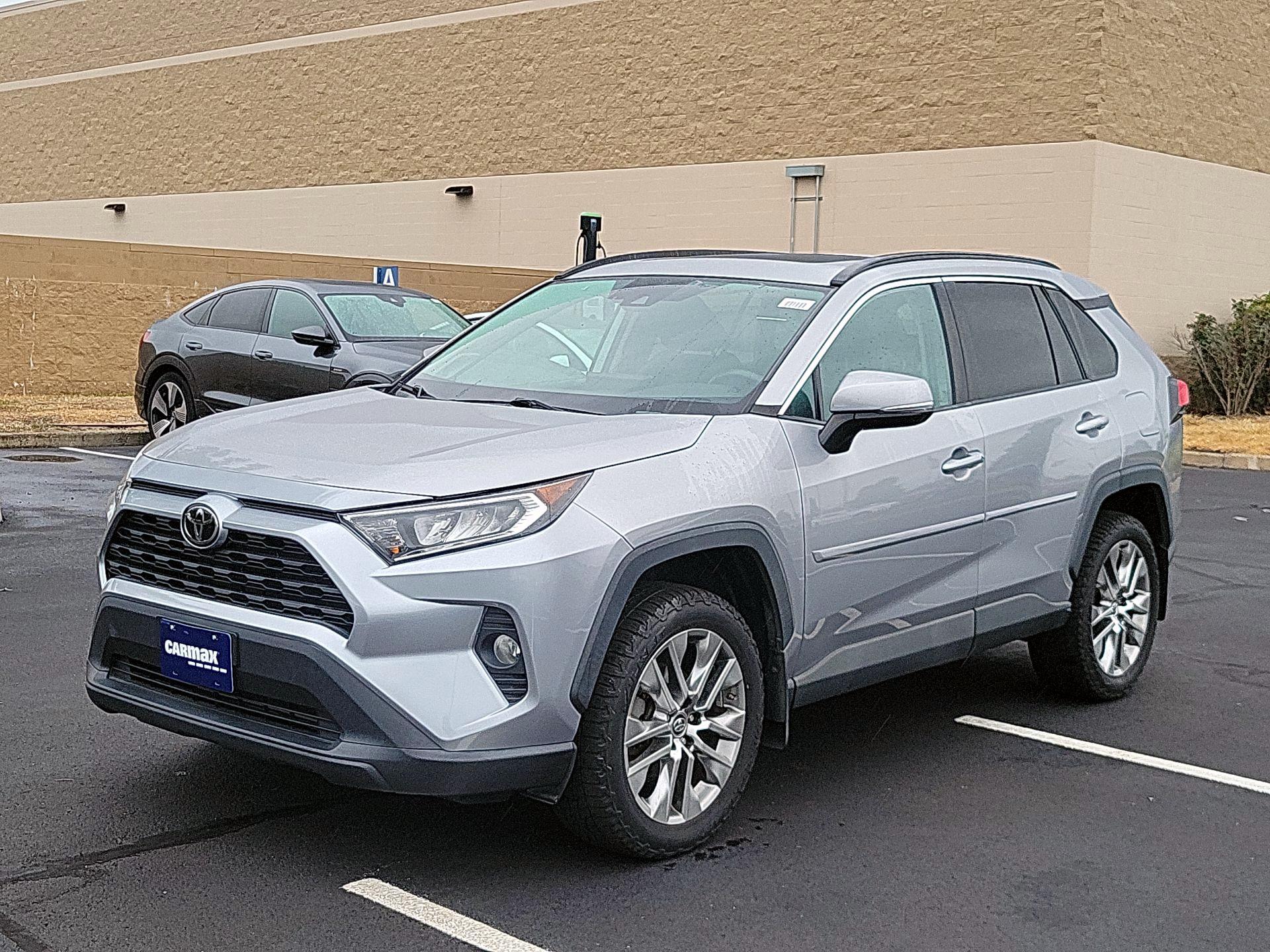 Thumbnail: 2019 Toyota RAV4 - 3