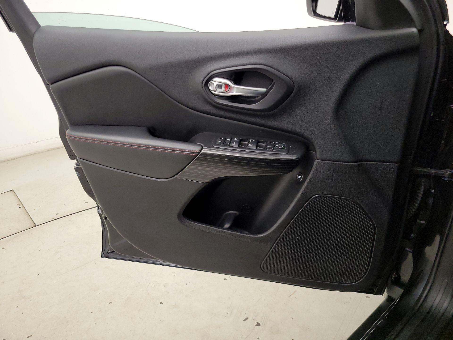 Thumbnail: 2014 Jeep Cherokee - 12