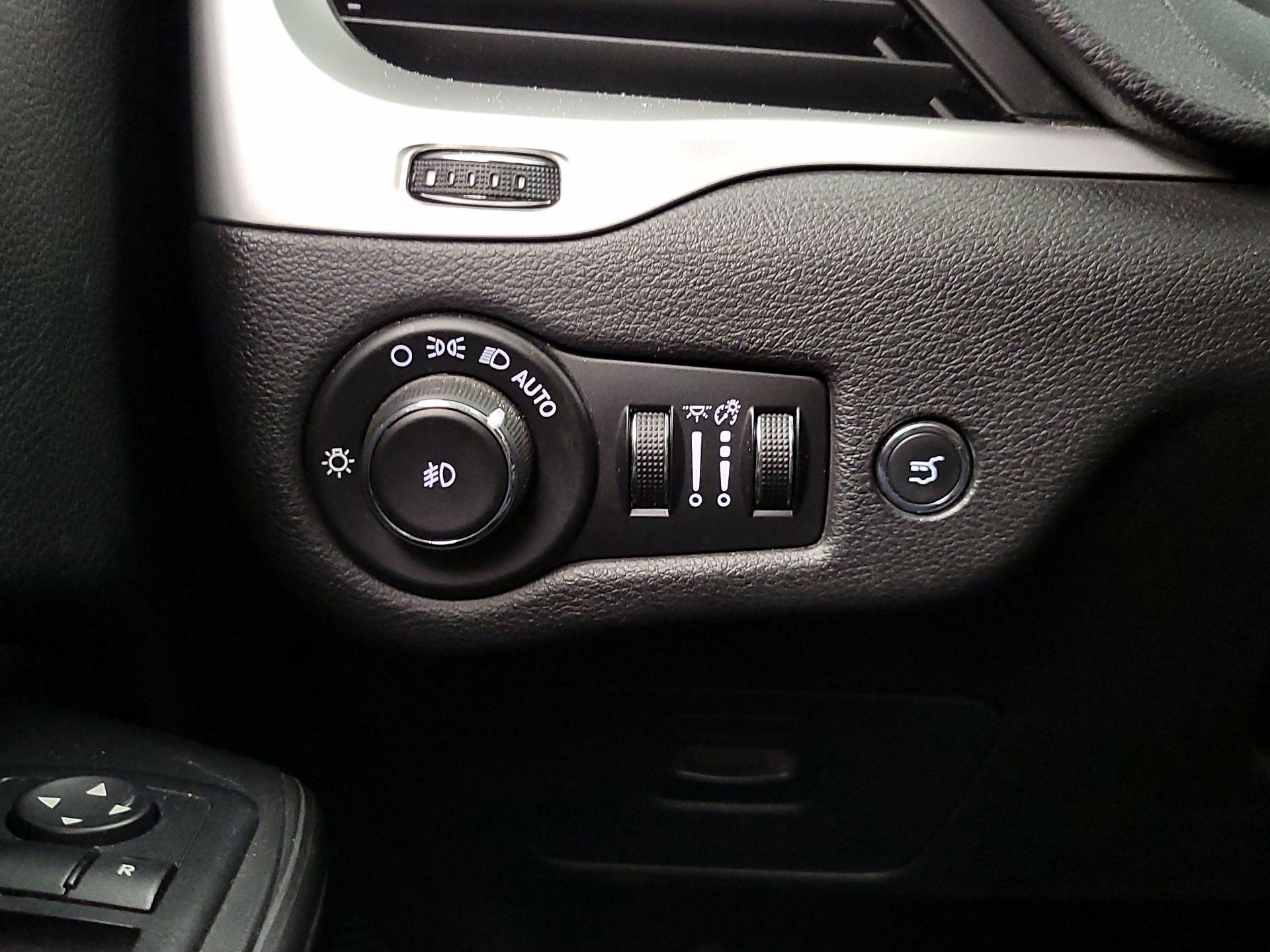 Thumbnail: 2014 Jeep Cherokee - 13