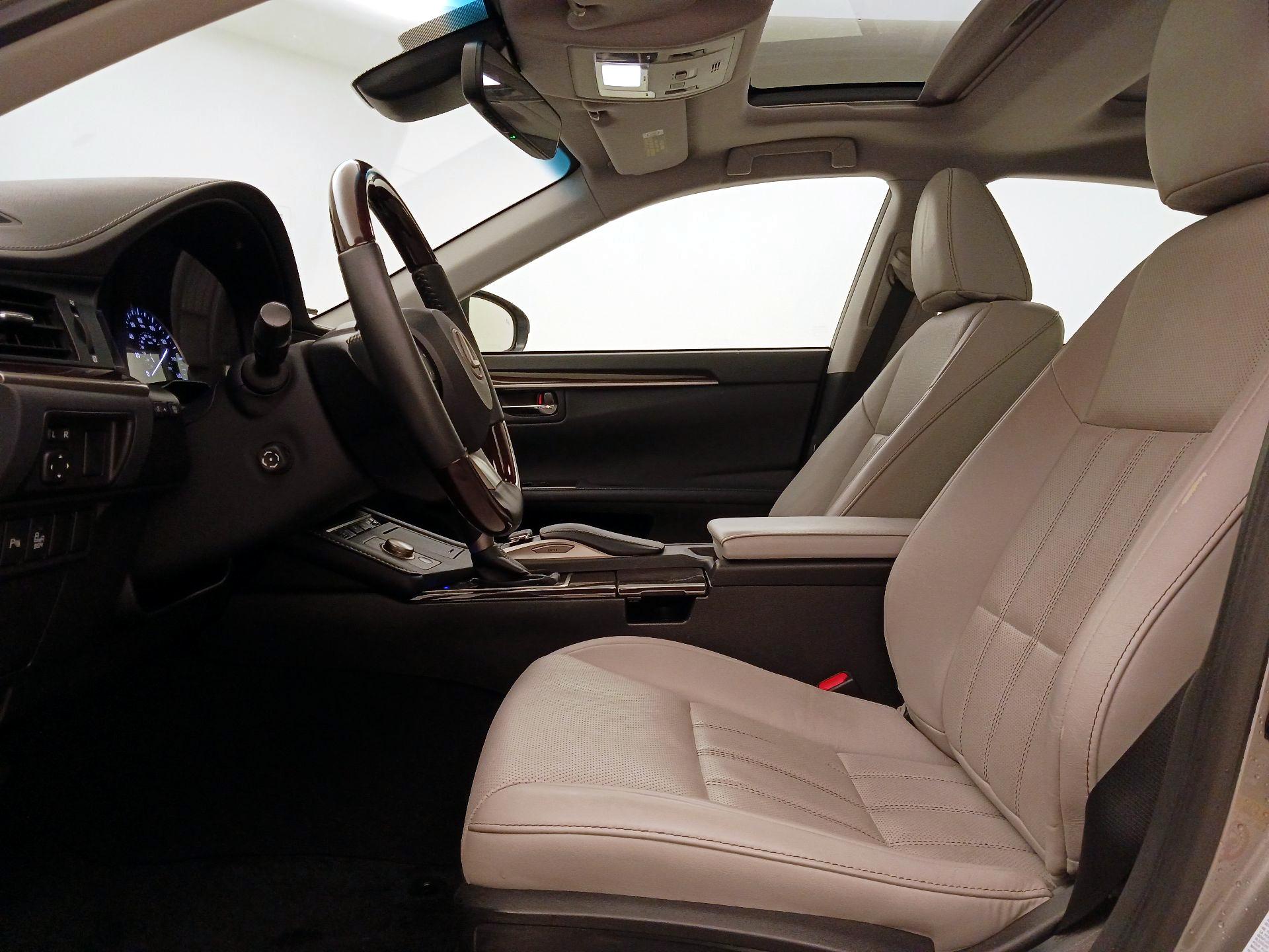 Thumbnail: 2017 Lexus ES - 11
