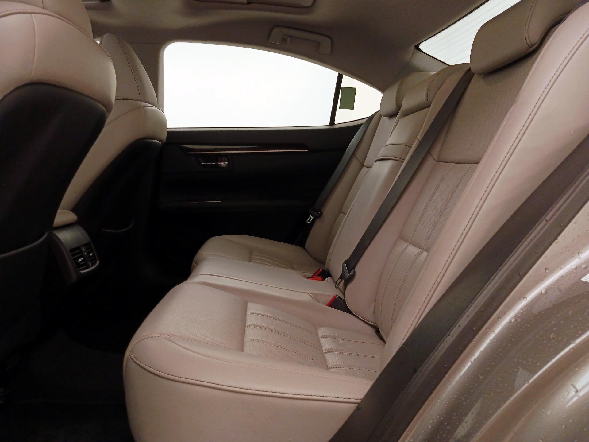 Thumbnail: 2017 Lexus ES - 20