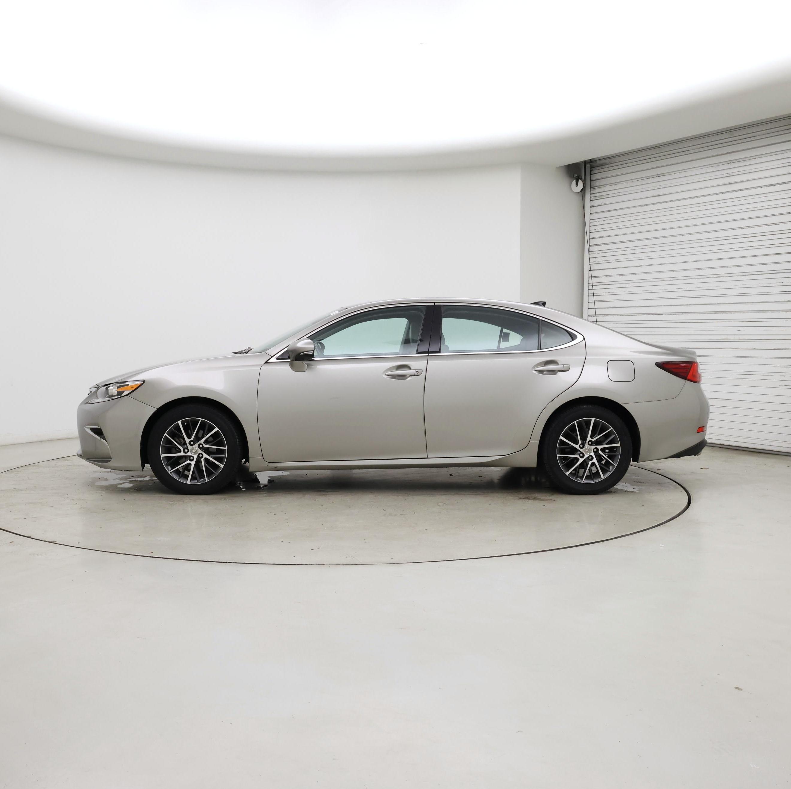Thumbnail: 2017 Lexus ES - 3