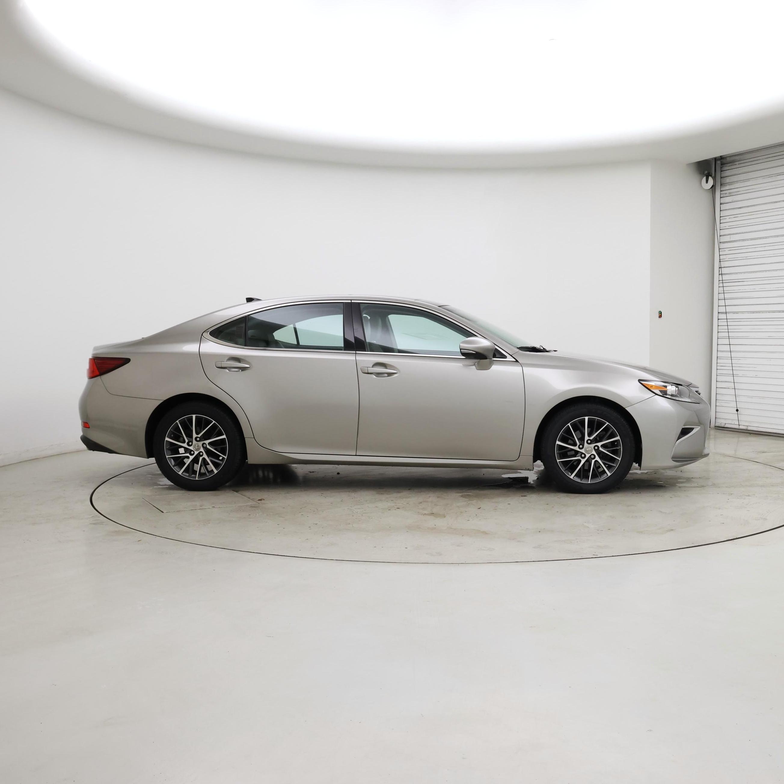 Thumbnail: 2017 Lexus ES - 7