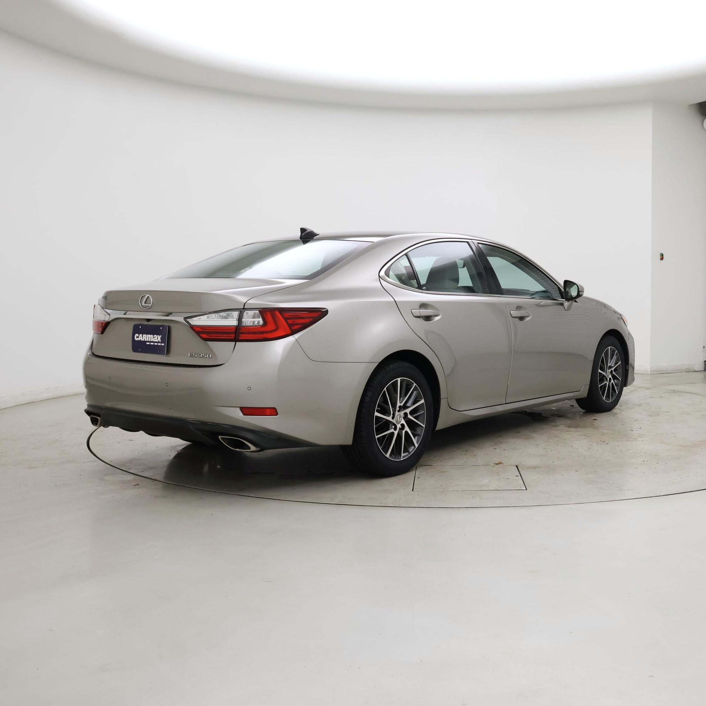 Thumbnail: 2017 Lexus ES - 8