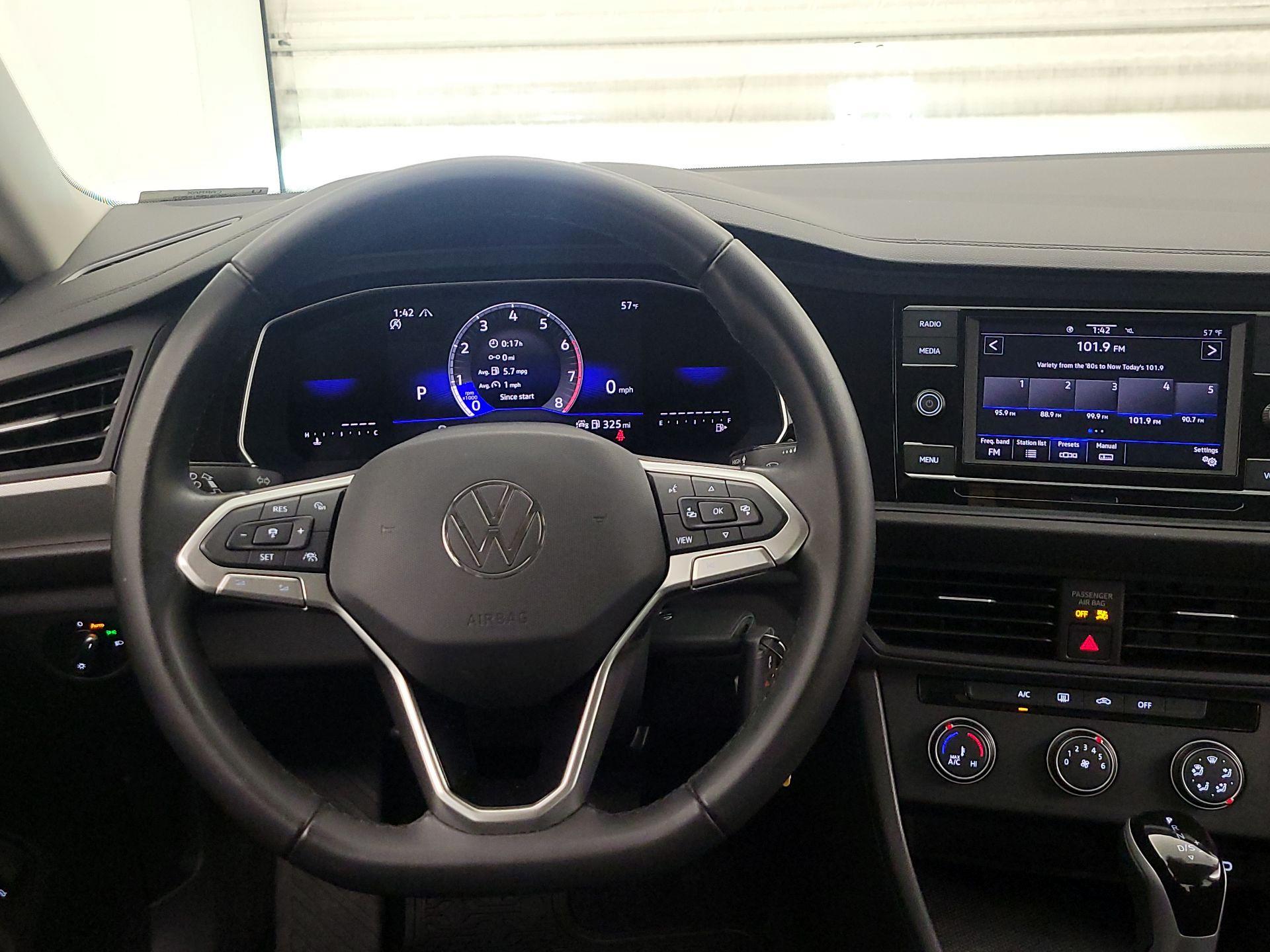 Thumbnail: 2024 Volkswagen Jetta - 10
