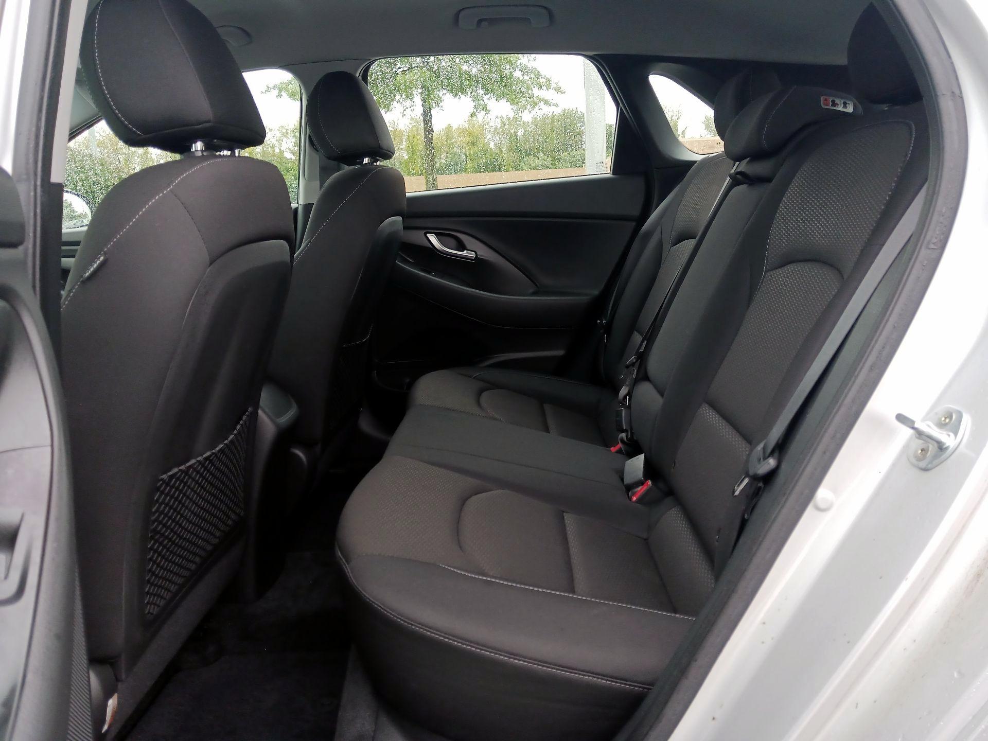 Thumbnail: 2018 Hyundai Elantra - 17