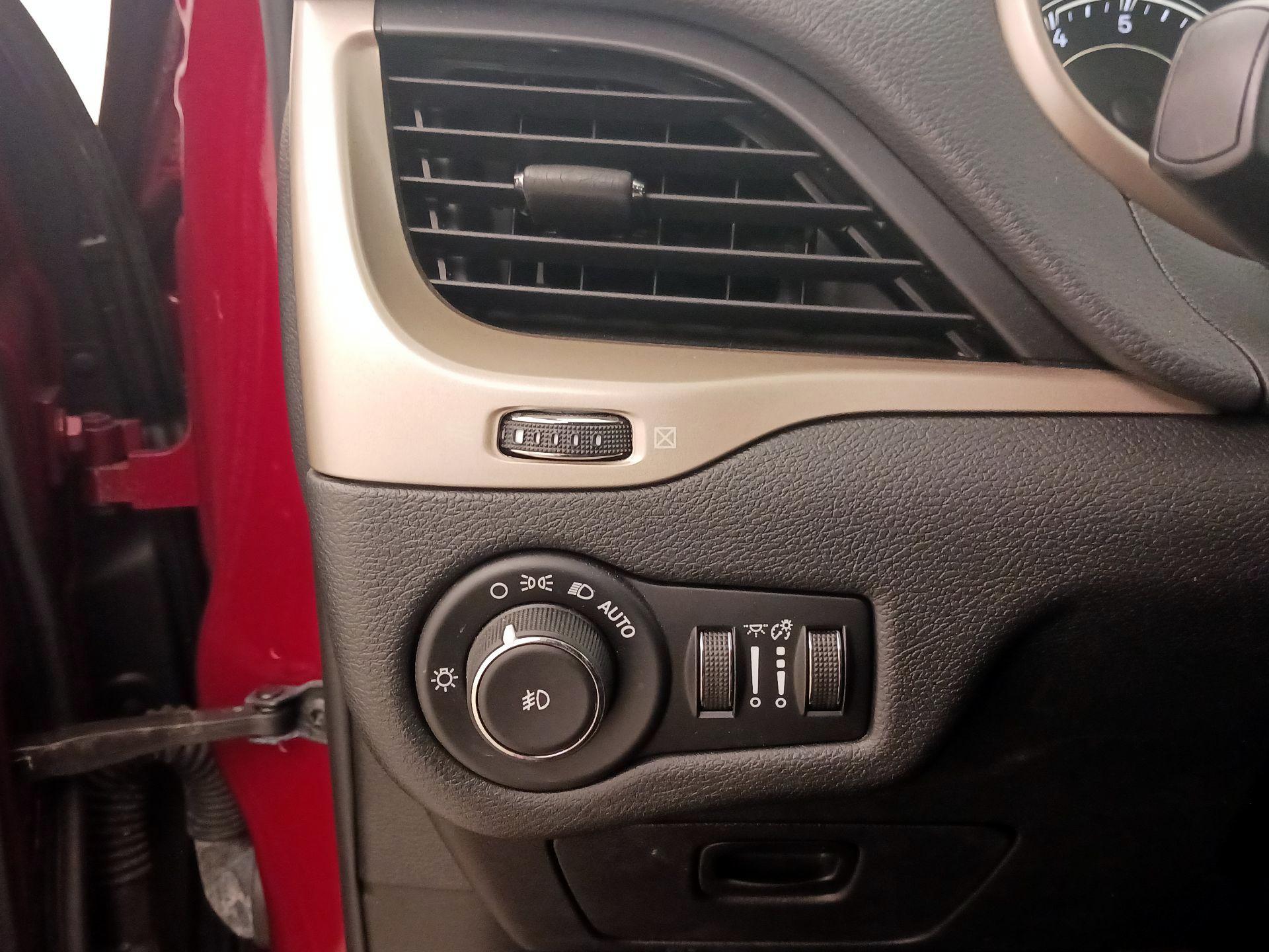 Thumbnail: 2016 Jeep Cherokee - 13