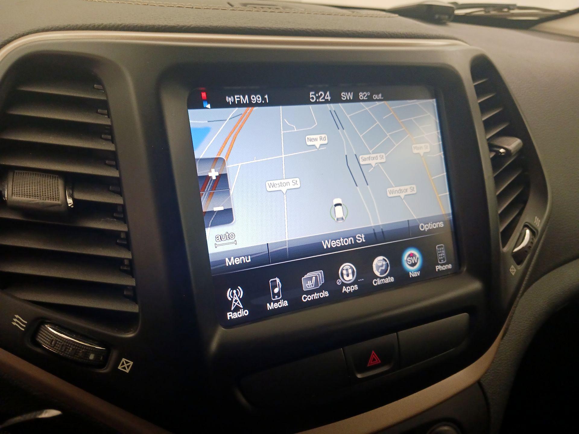 Thumbnail: 2016 Jeep Cherokee - 14
