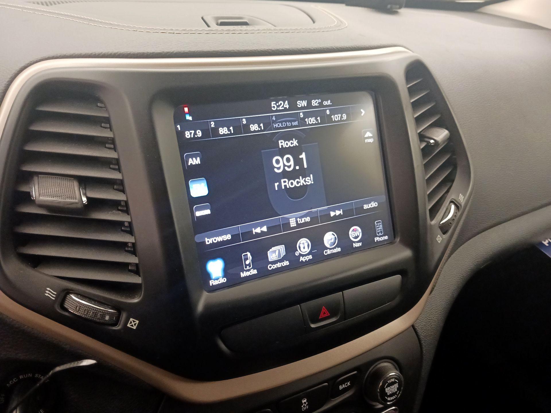 Thumbnail: 2016 Jeep Cherokee - 16