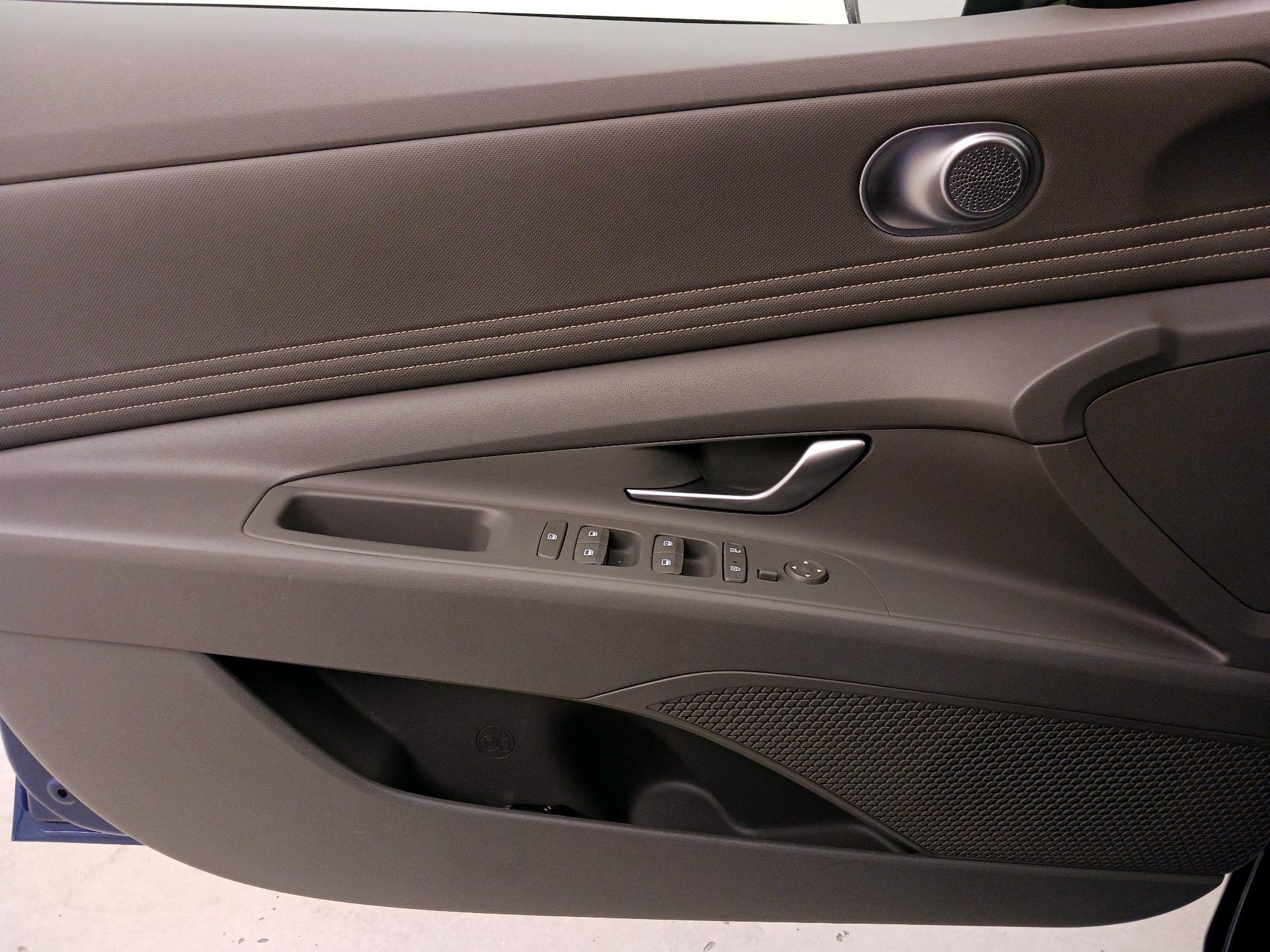 Thumbnail: 2023 Hyundai Elantra - 12