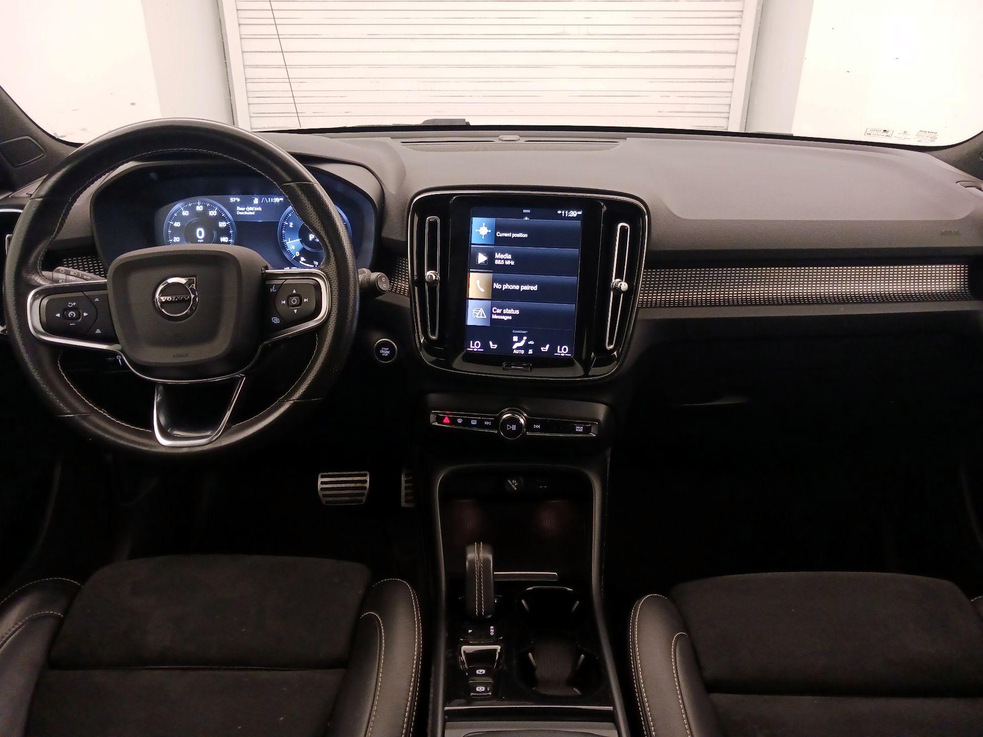 Thumbnail: 2021 Volvo XC40 - 9