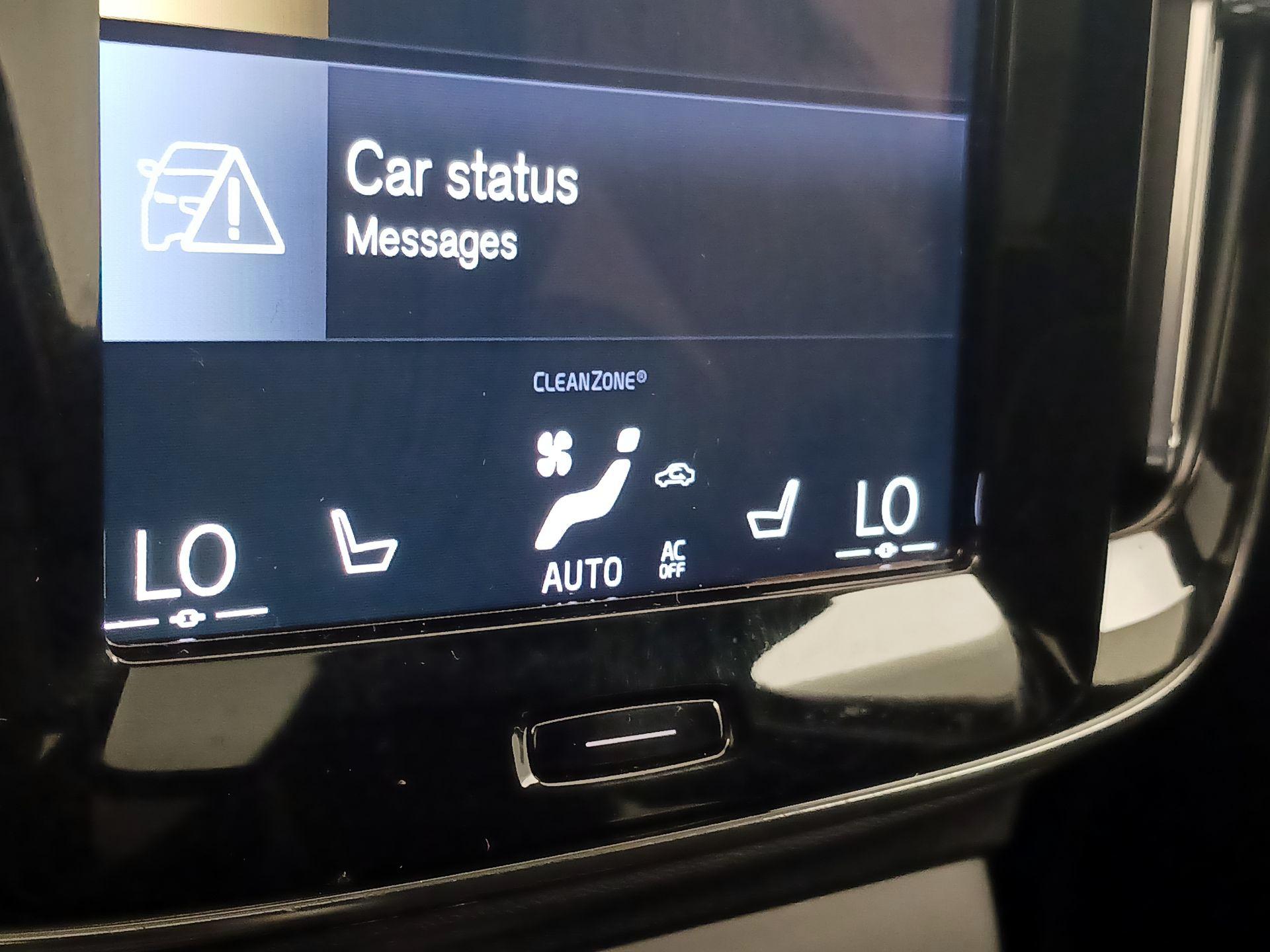 Thumbnail: 2021 Volvo XC40 - 16