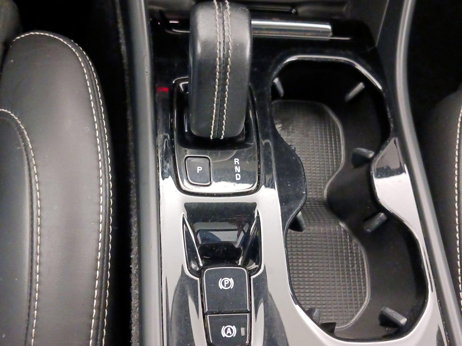 Thumbnail: 2021 Volvo XC40 - 17
